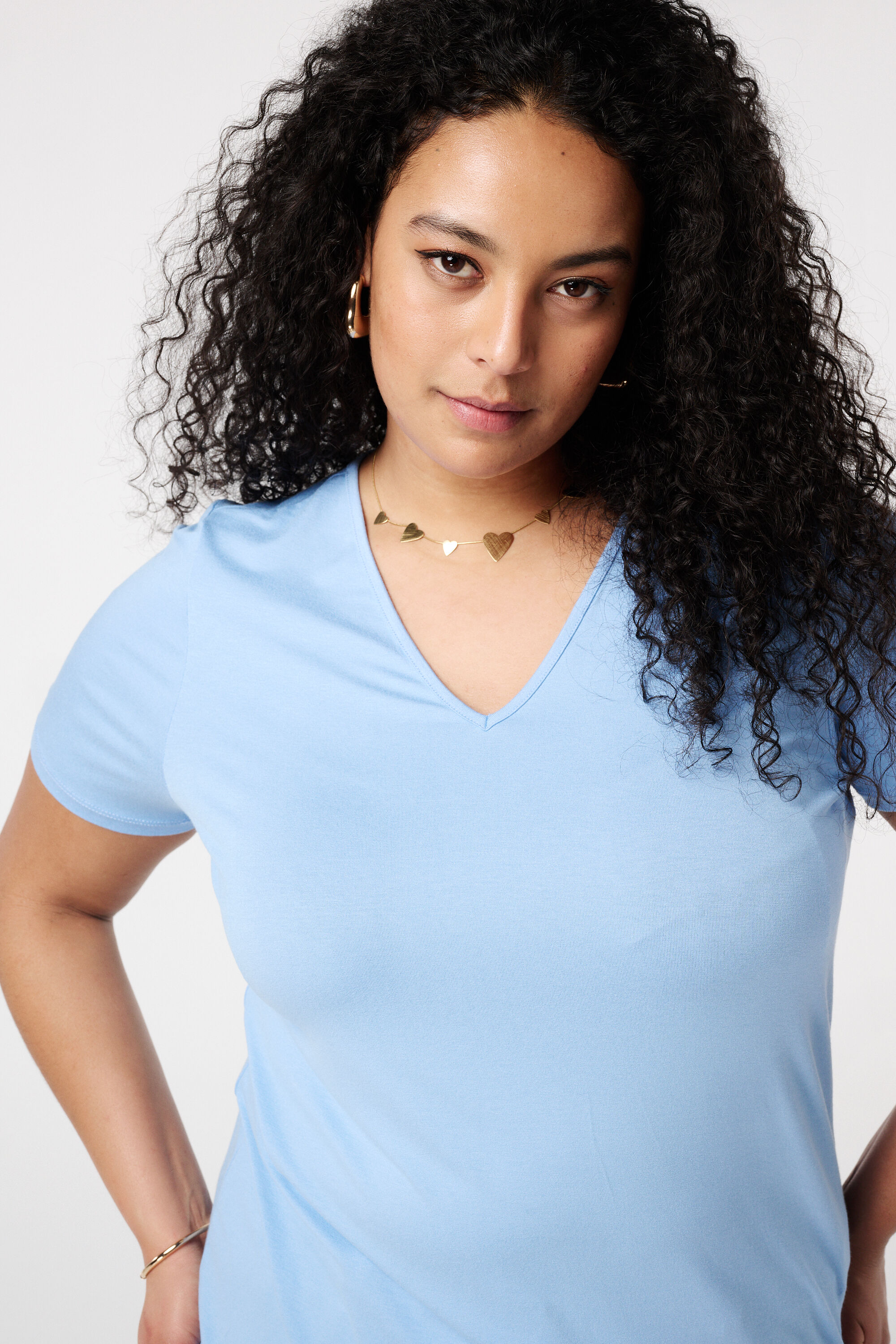 T-Shirt mit V-Ausschnitt image number 4