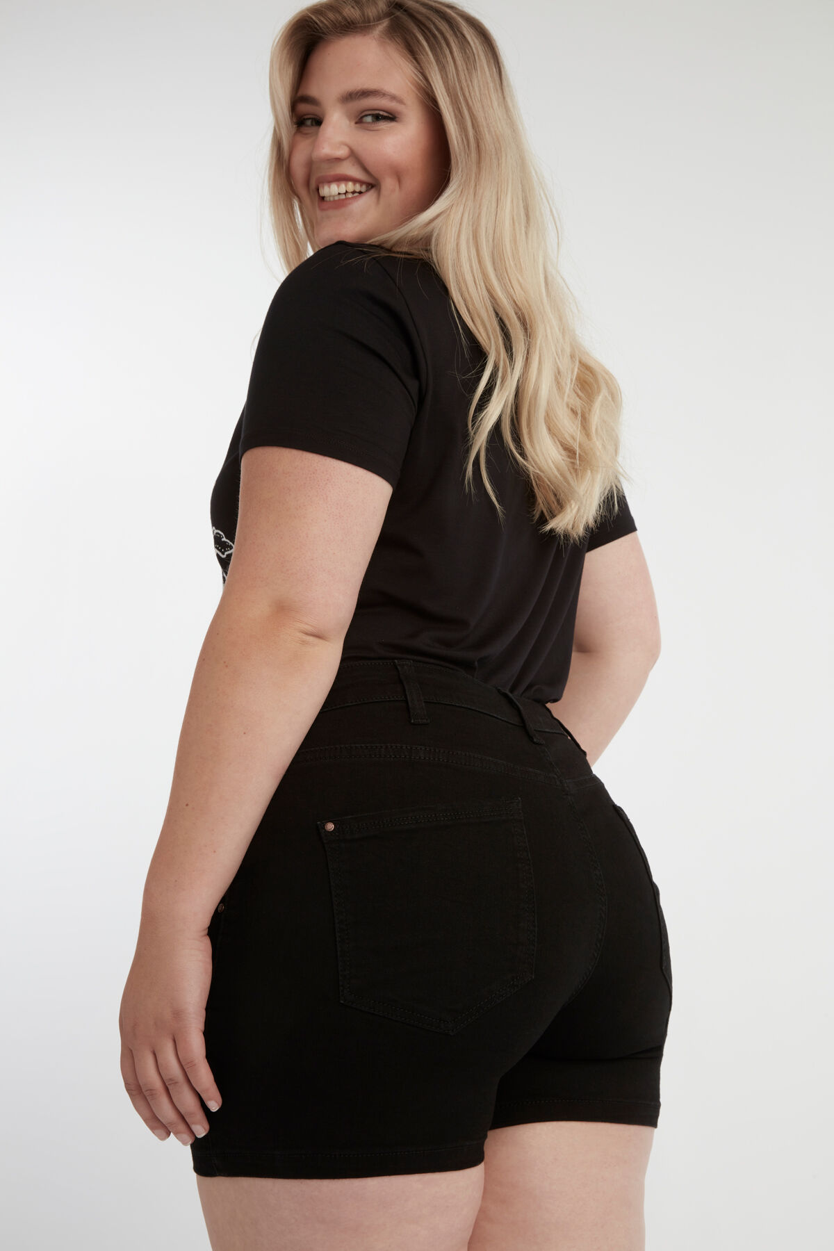 Shorts mit Knopfverschluss image number 3