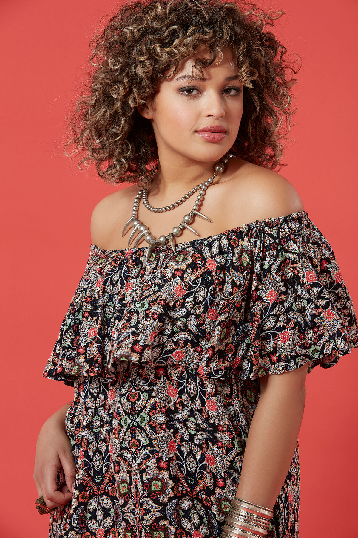 Schulterfreies Kleid mit R&uuml;schen image number 3