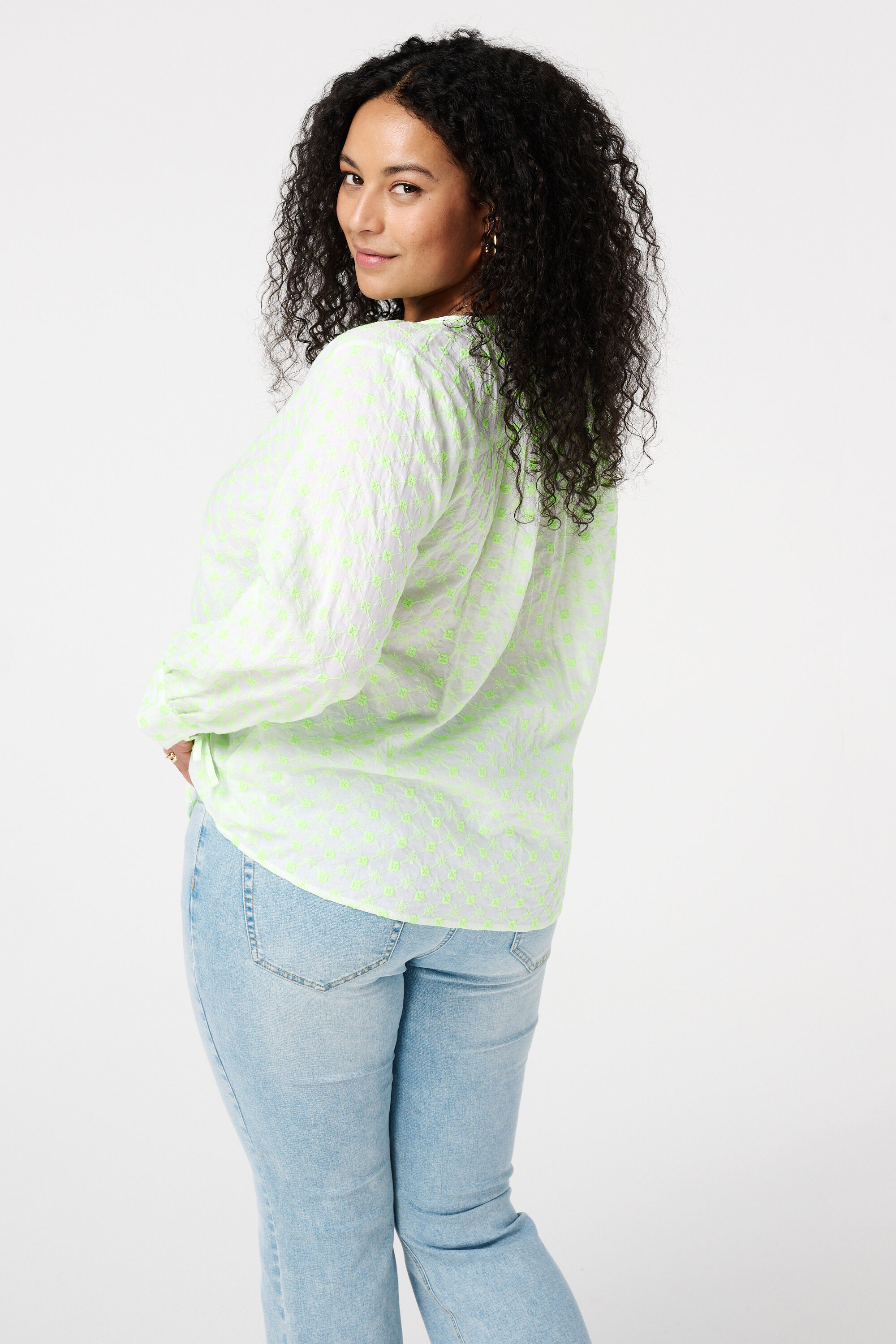 Bluse mit Stickerei image number 3
