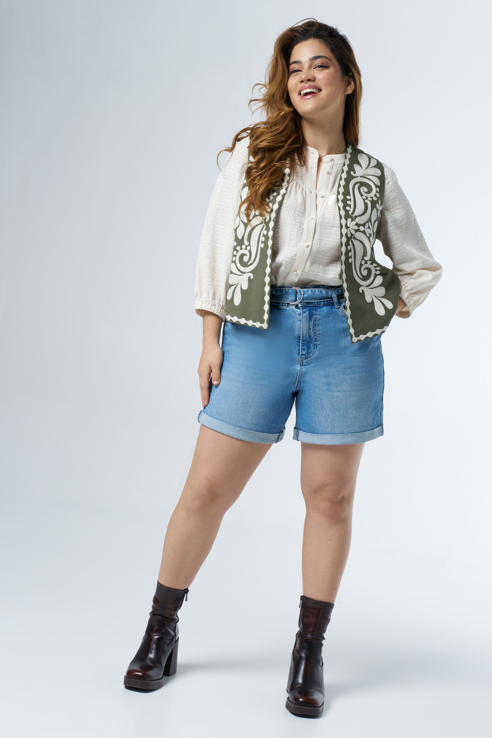 Bestickte Weste  image number 5