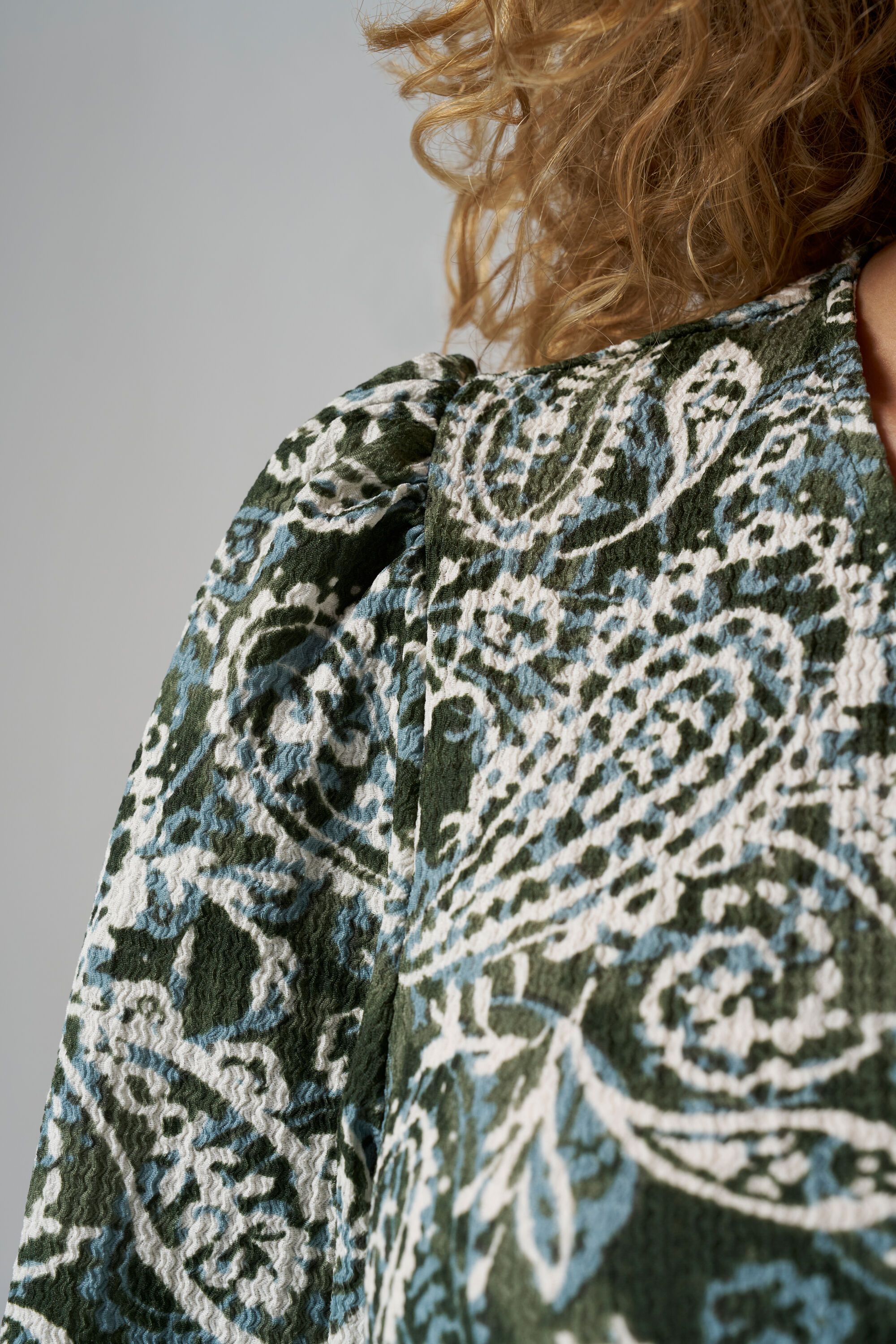 Kleid mit umgeschlagenem Detail image number 4