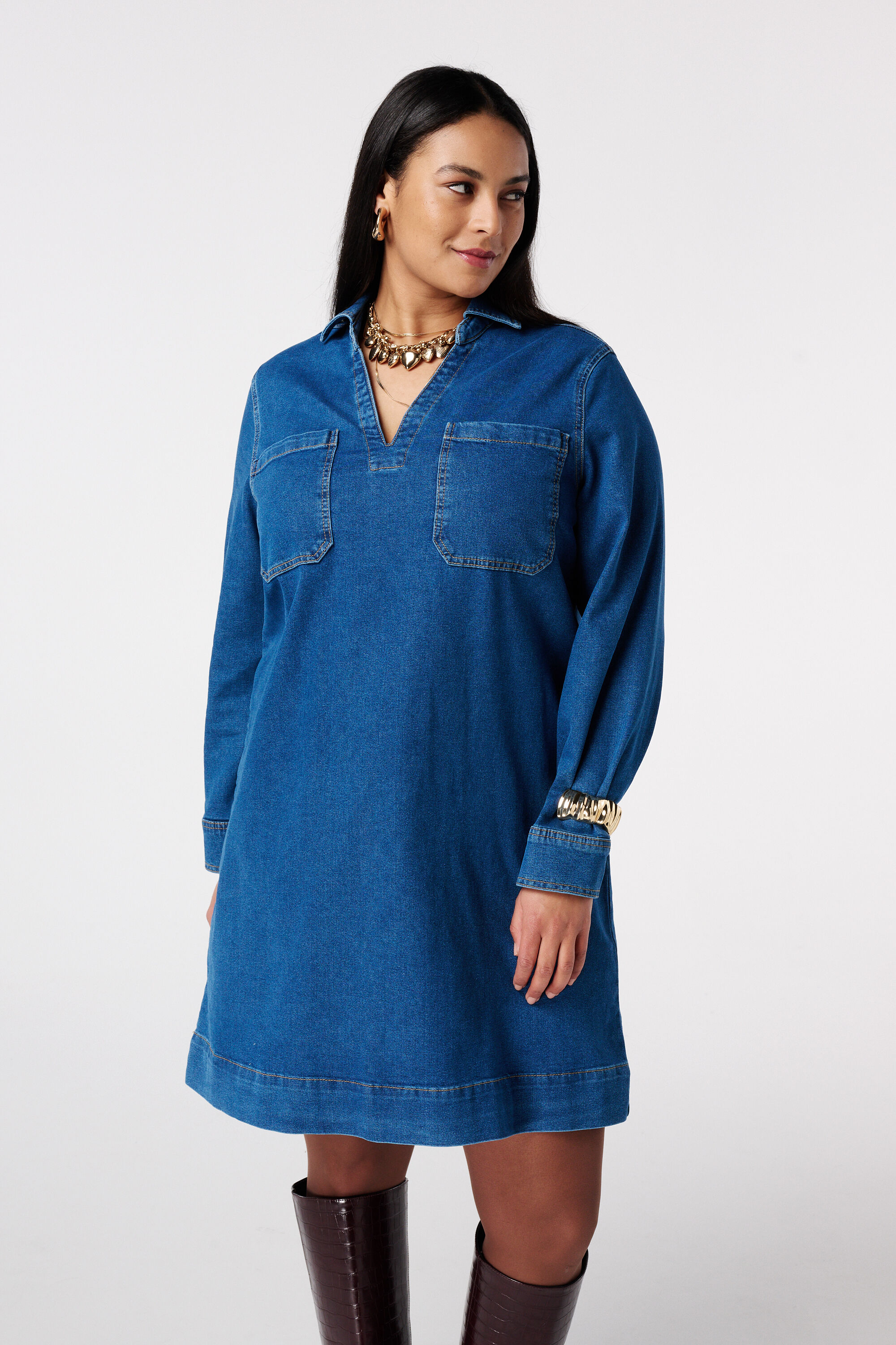 Jeanskleid mit V-Ausschnitt image number 5