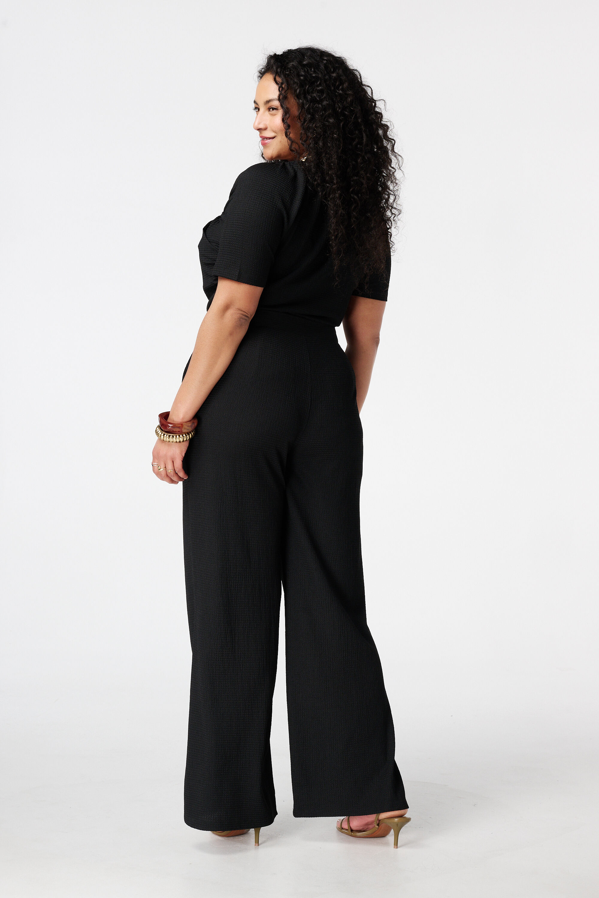 Schulterfreier Jumpsuit image number 3