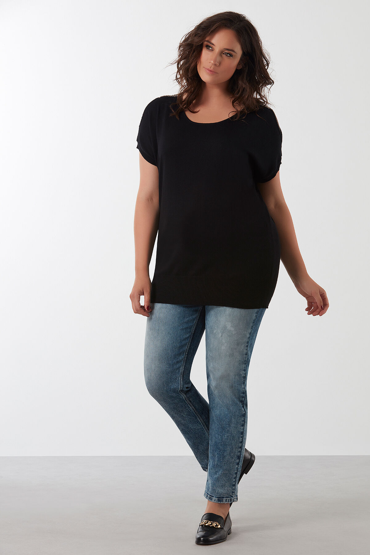 ROSE Loose-Leg Jeans image number 4