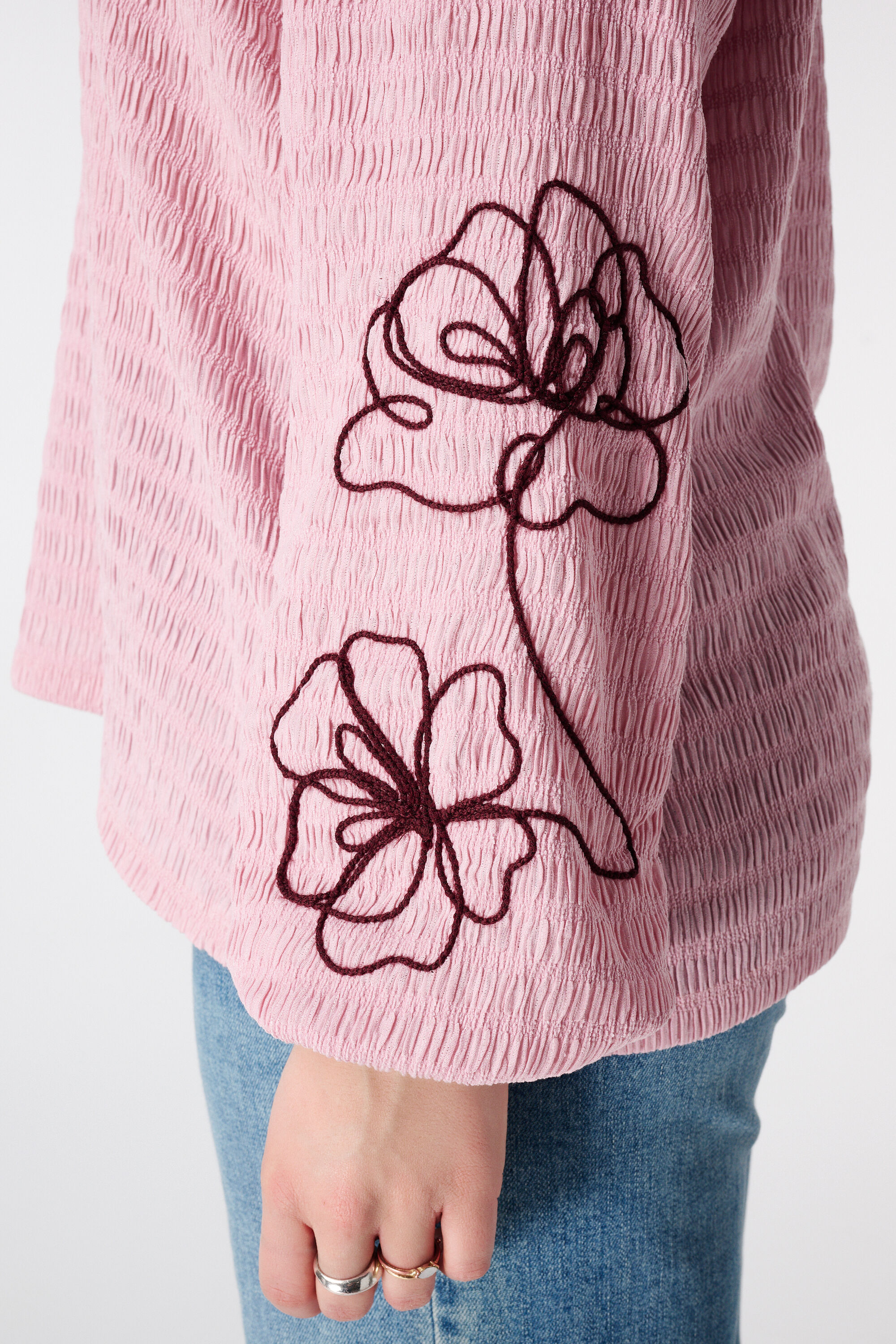 Bluse mit Stickerei image number 6