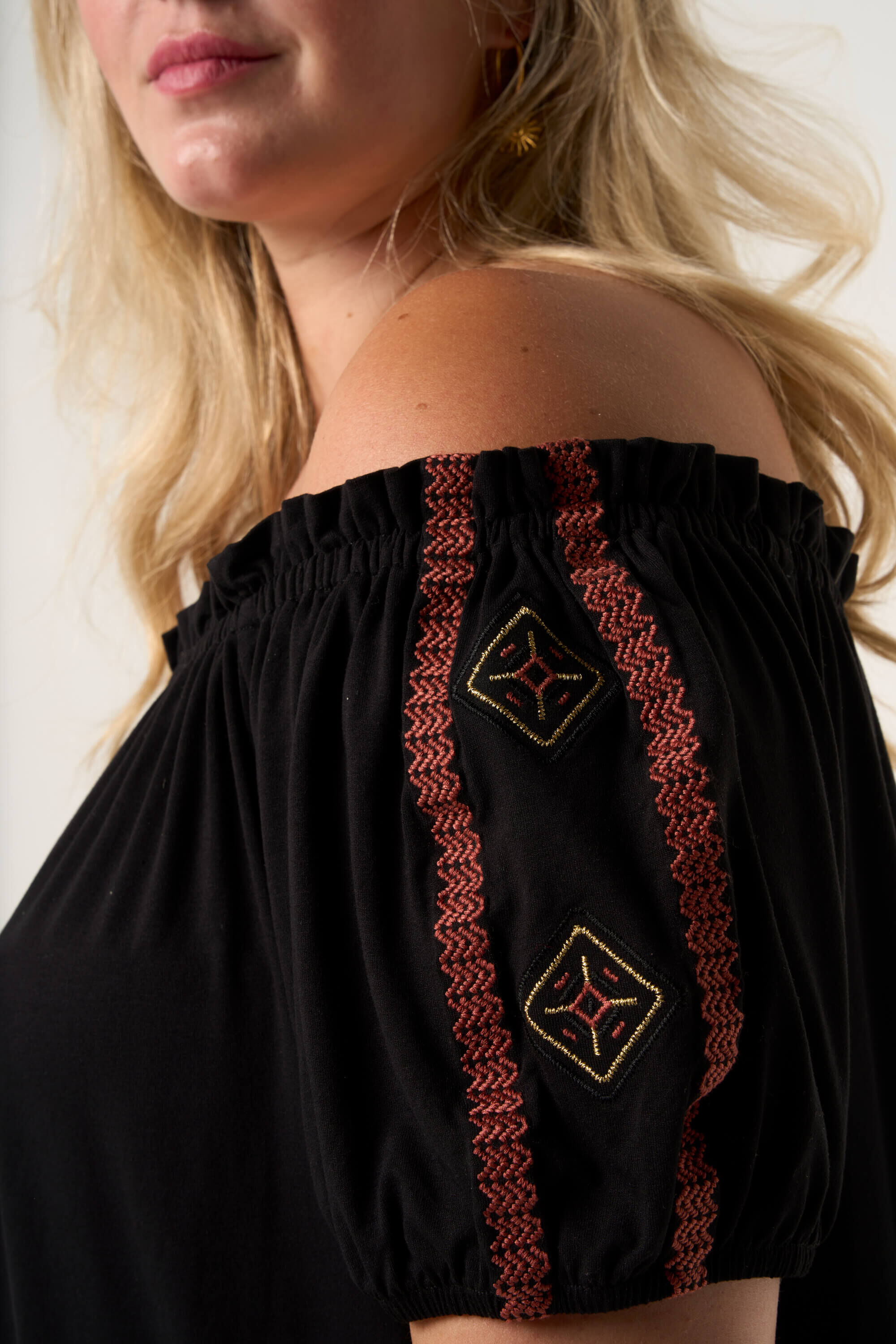 Schulterfreies Top mit Print image number 5