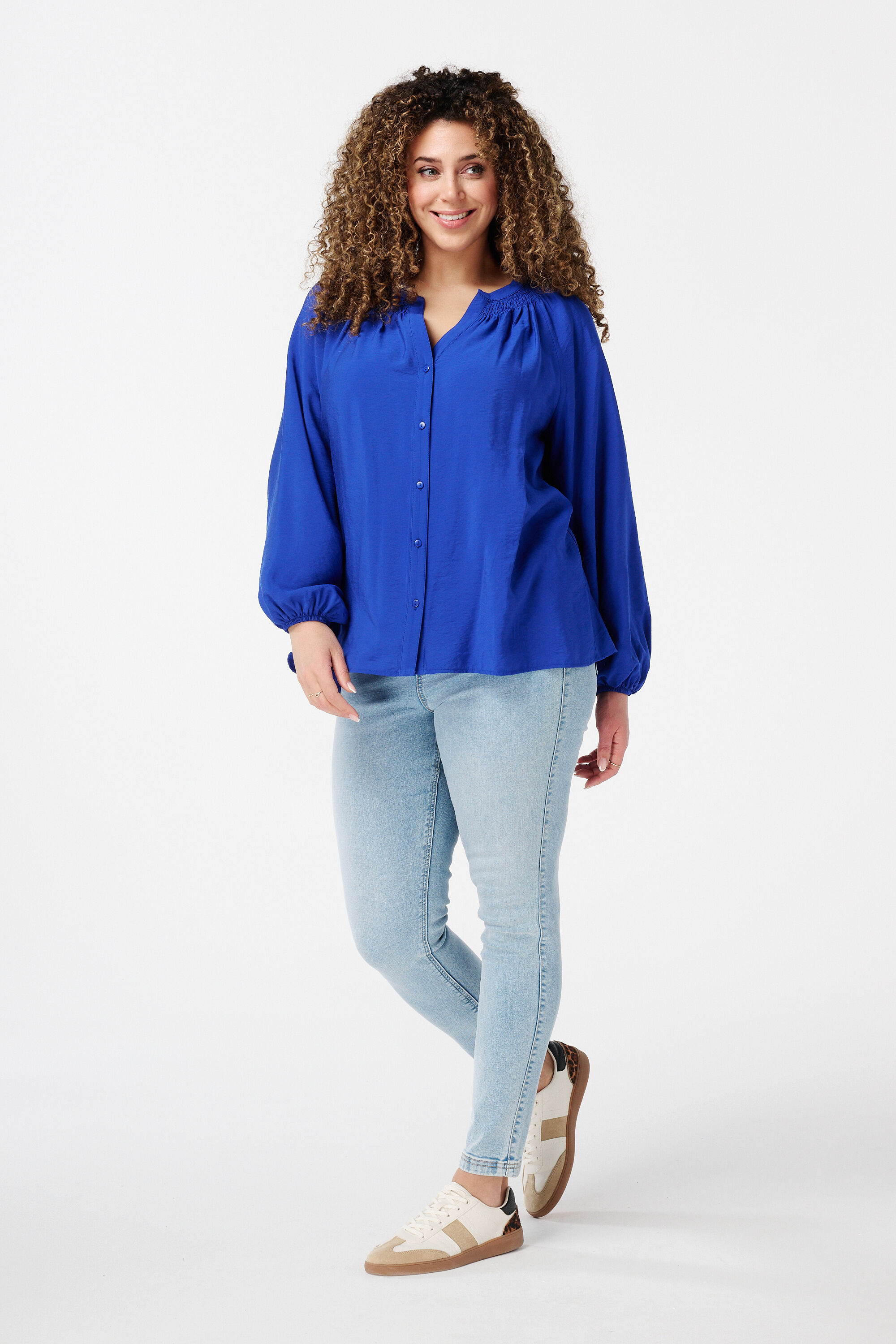 Bluse mit gesmokter Verzierung image number 5