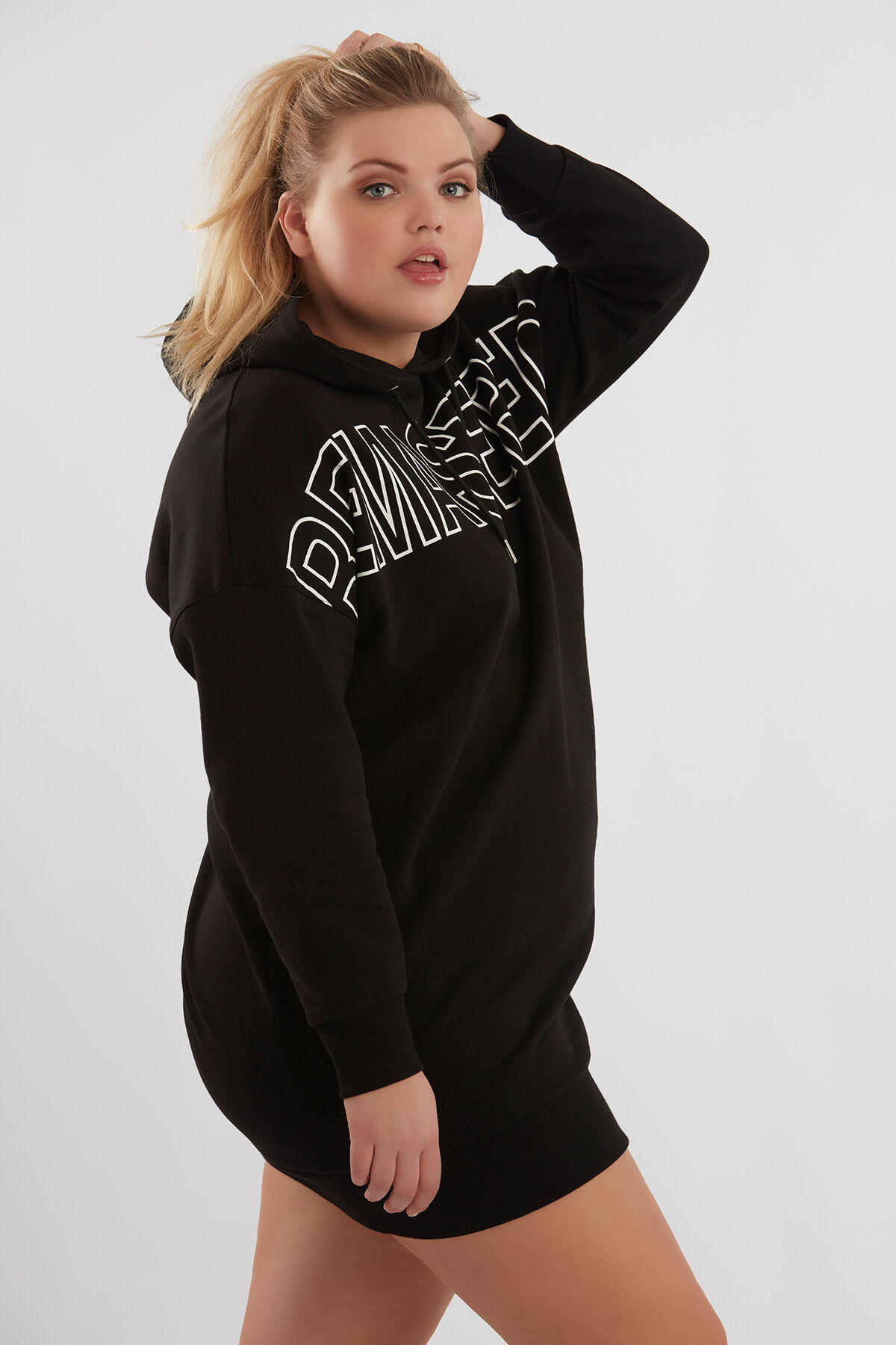 Sweater-Kleid mit Rubber-Print image number 4