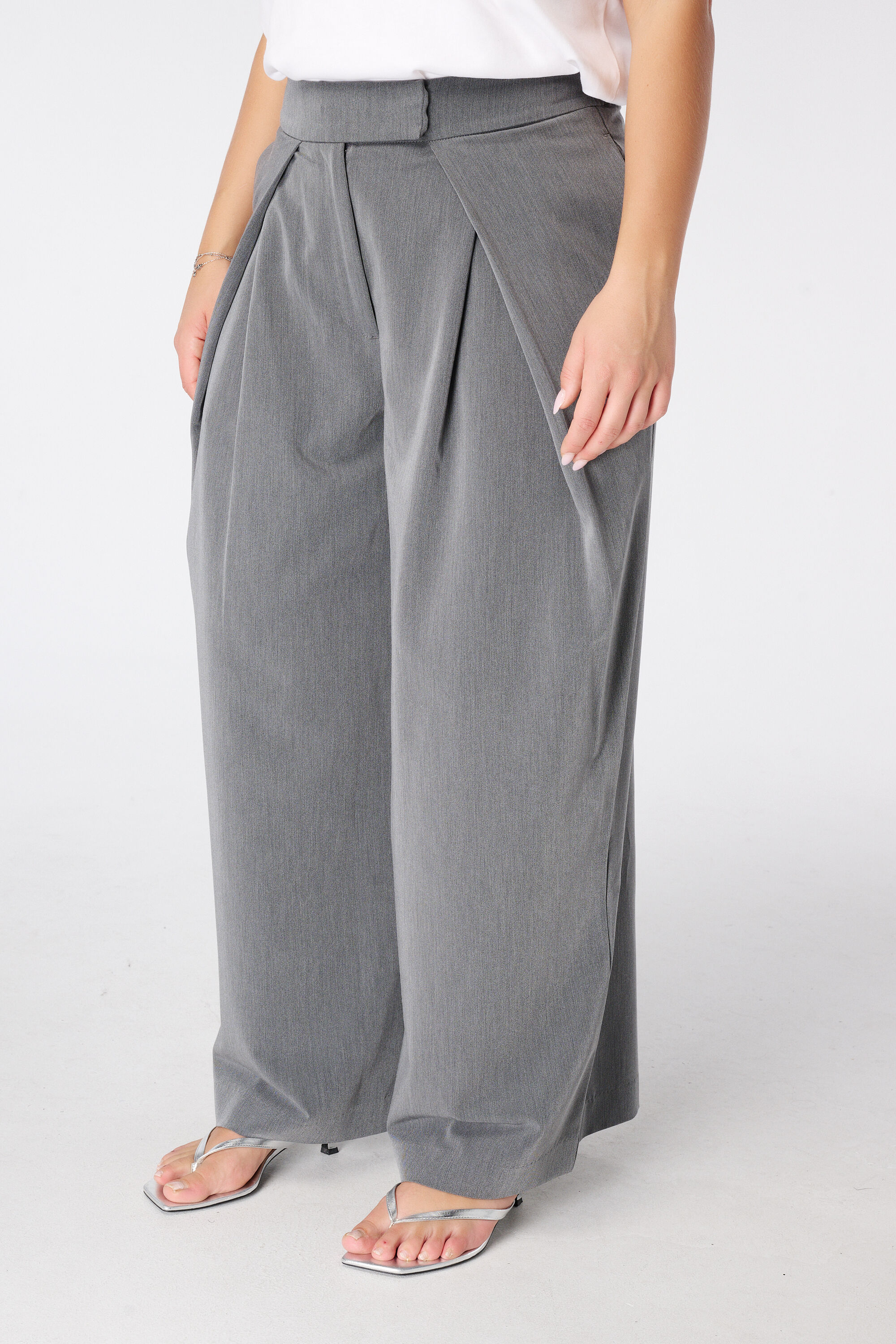 Wide Leg Stoffhose mit Falten image number 5