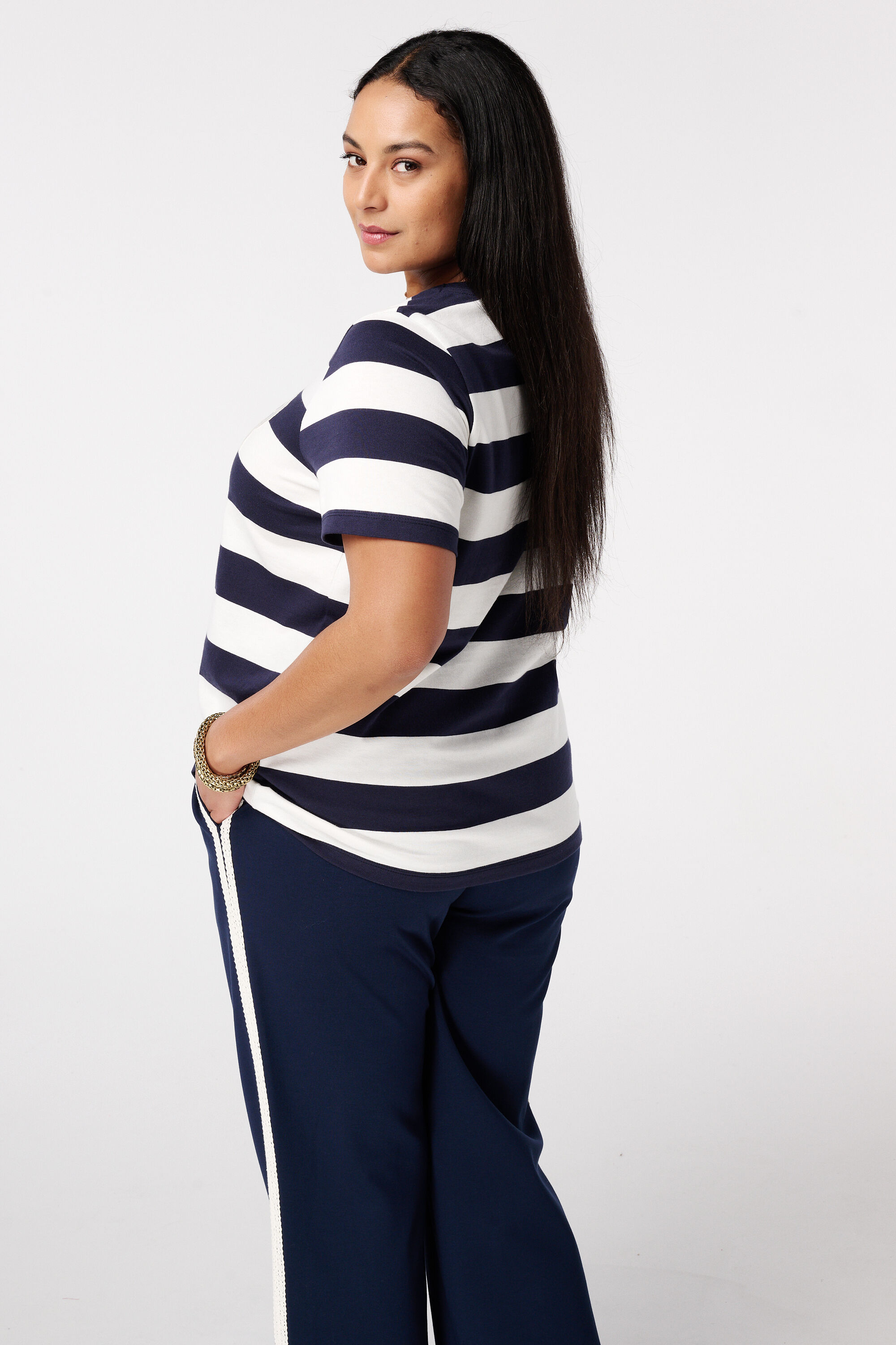 Gestreiftes T-Shirt mit Spitzentext image number 3