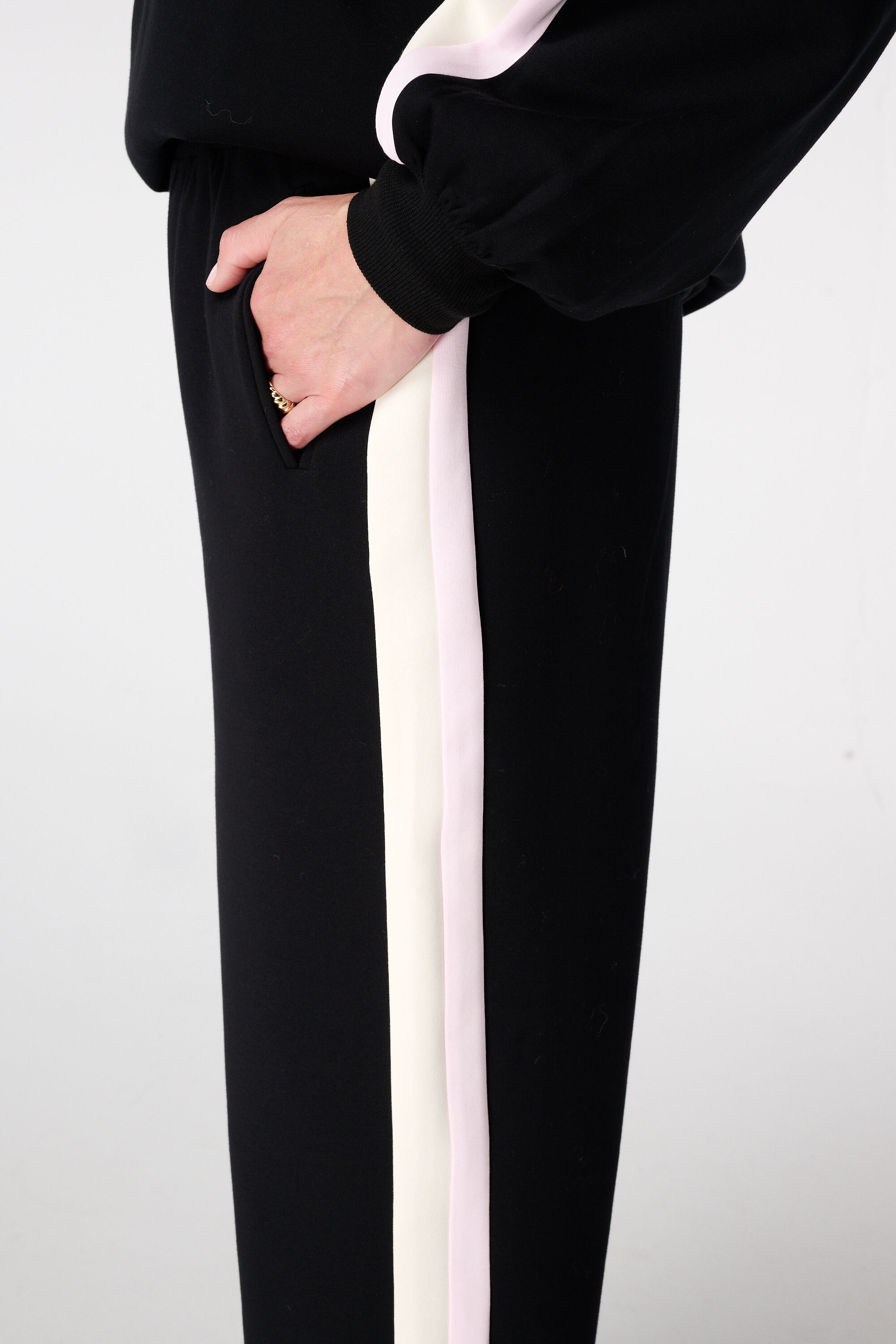 Hose mit Seitenstreifen image number 4