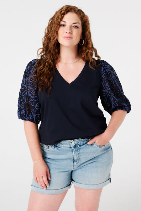 T-Shirt mit bestickten Ärmeln T-Shirt mit bestickten Ärmeln