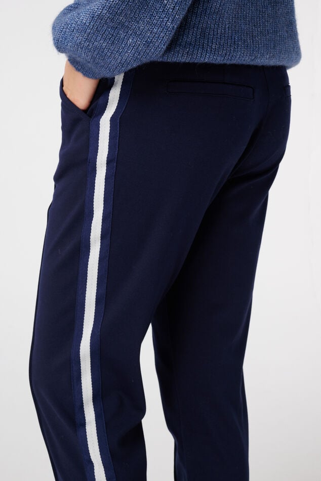 Tapered Hose mit seitlicher Paspelierung image number 4