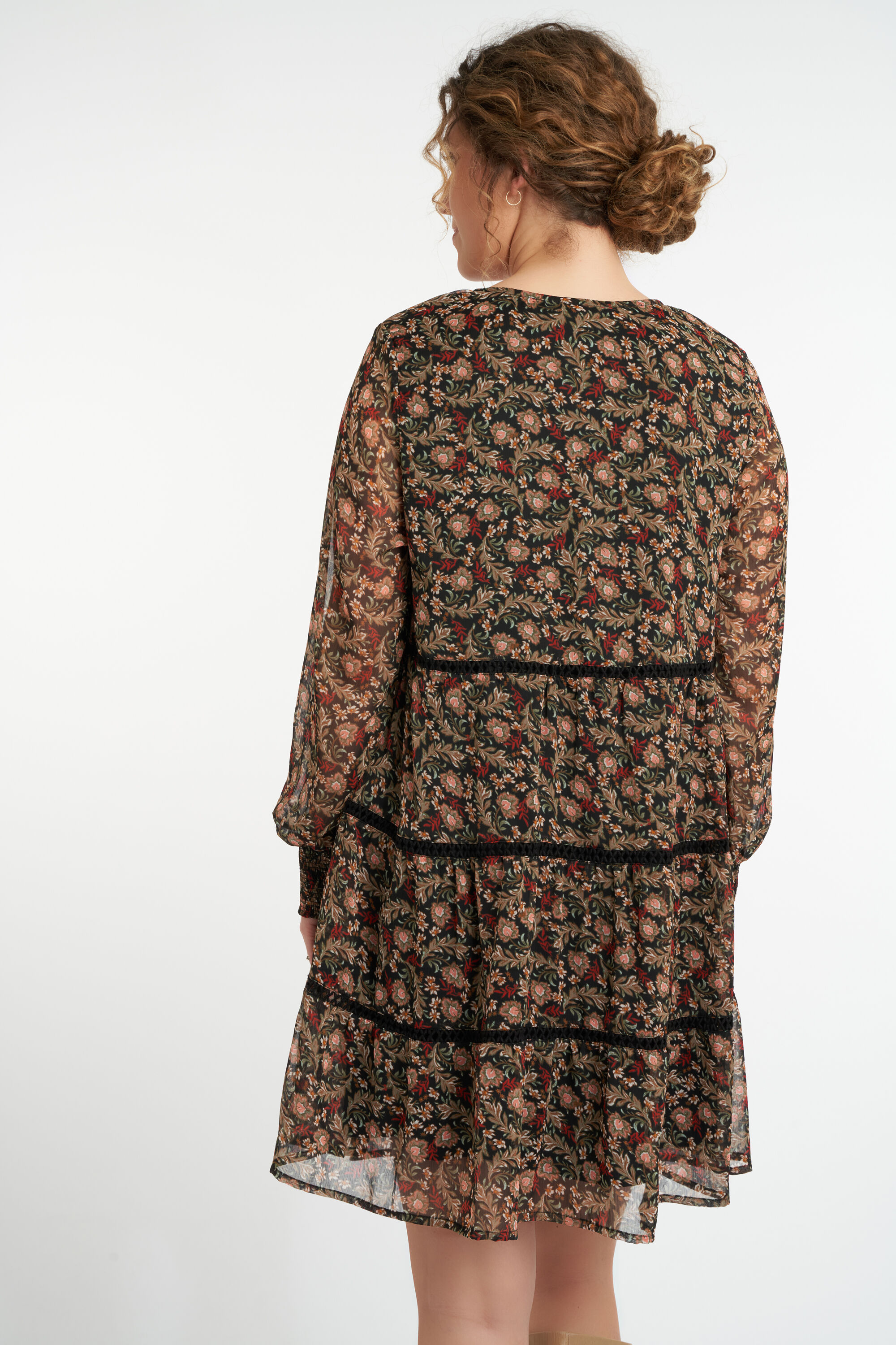 Kleid mit Blumen-Print und Smok-Details image number 3