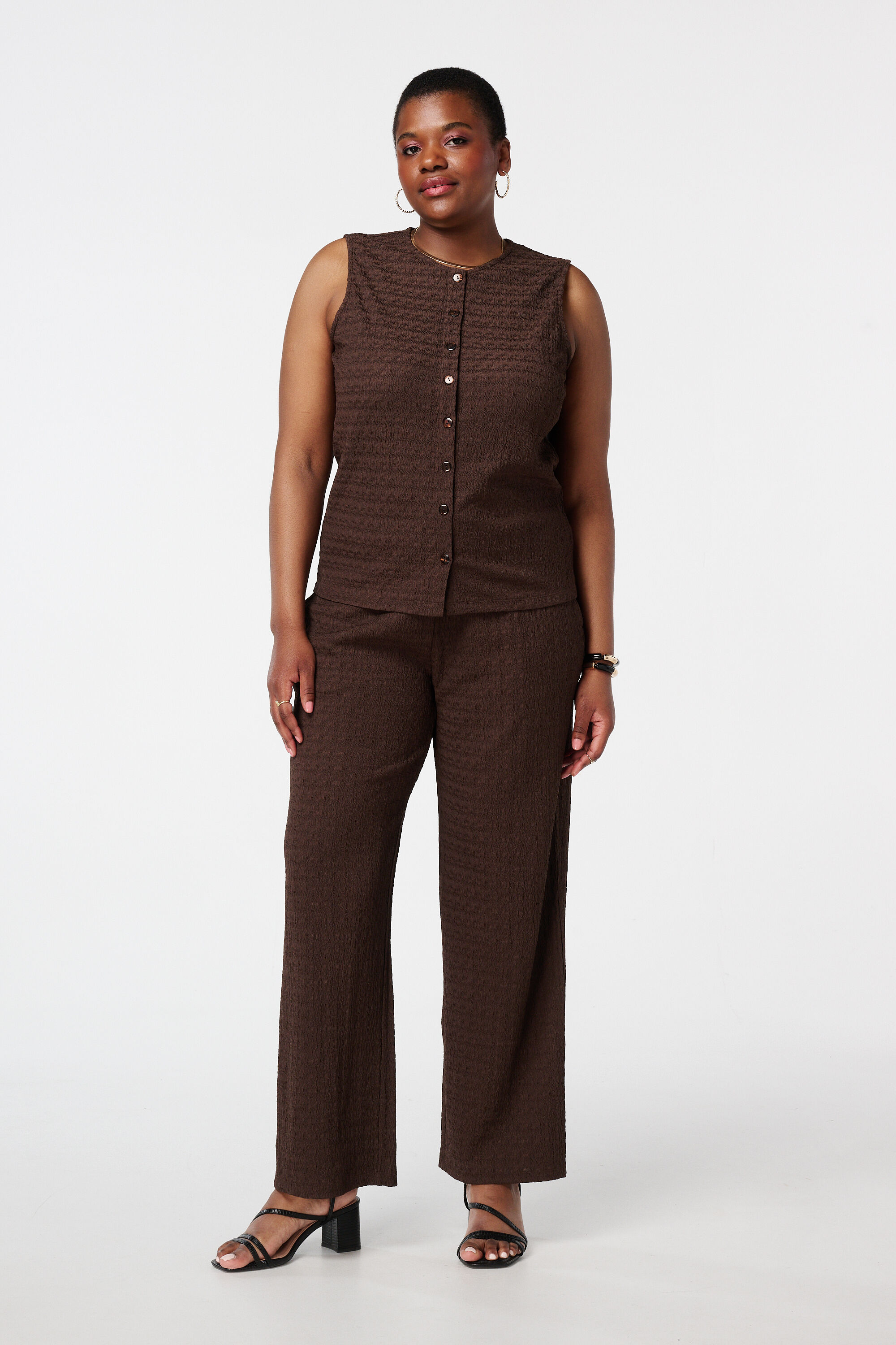 Braunes gekn&ouml;pftes Tank-Top image number 5