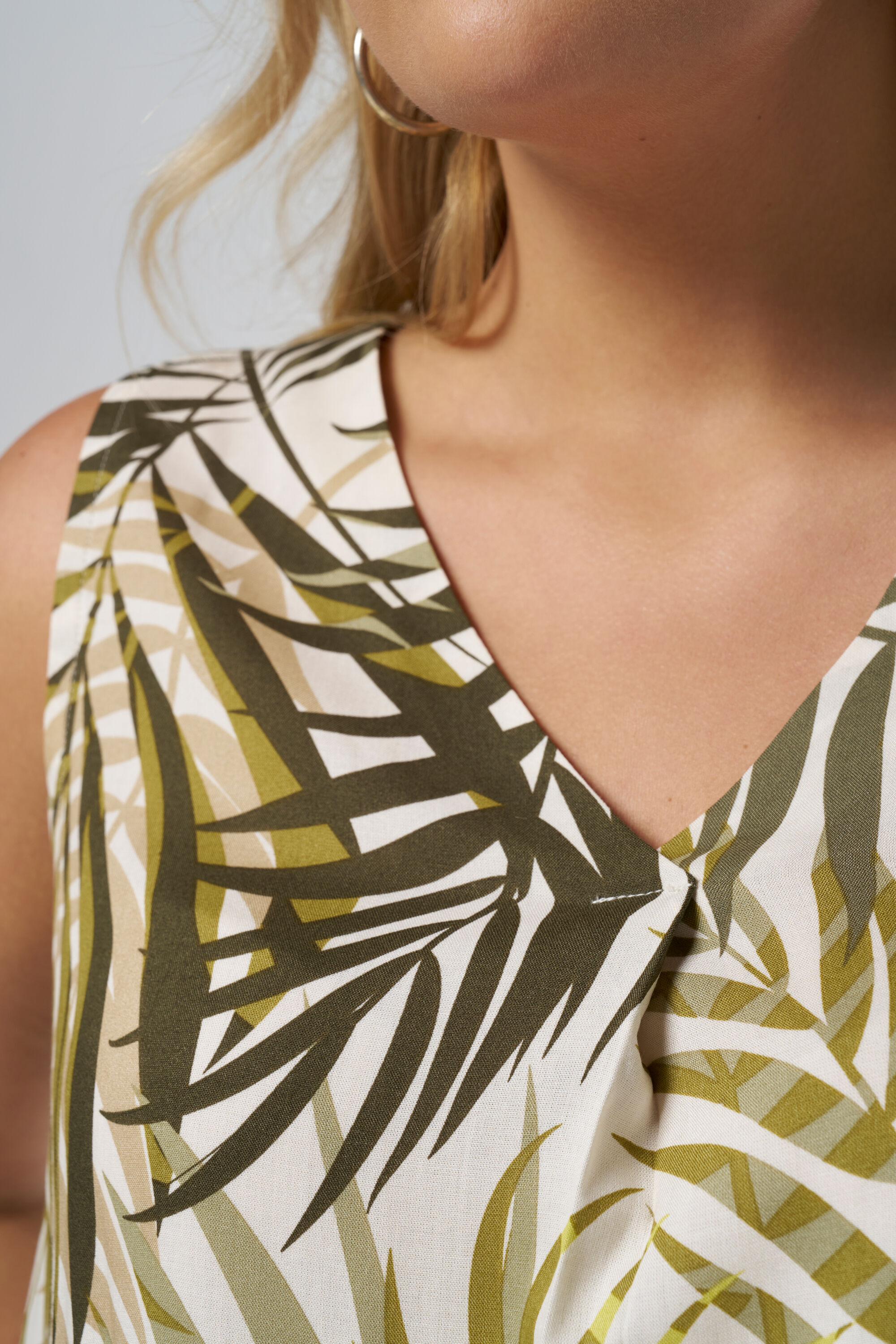 &Auml;rmellose Bluse mit Druck image number 4