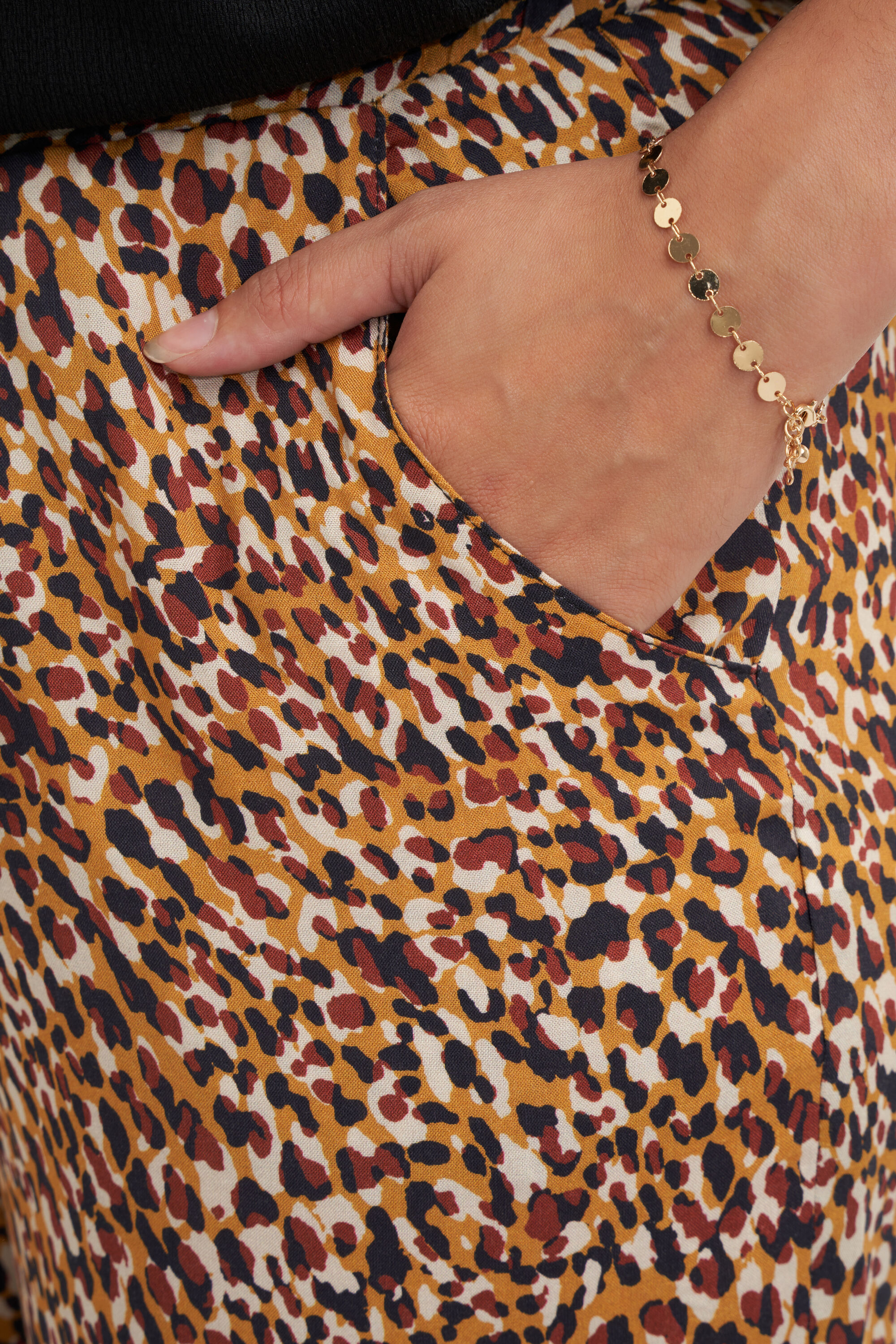 Hose in lockerer Passform image number 6