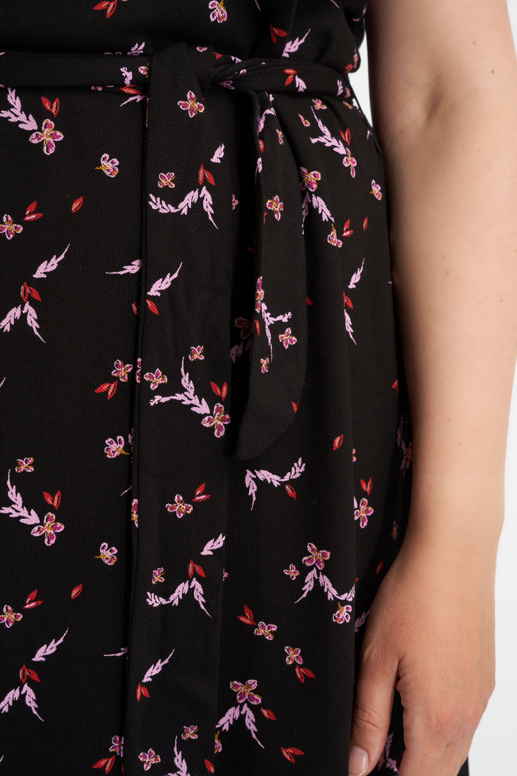 Kleid mit Bindeg&uuml;rtel image number 6