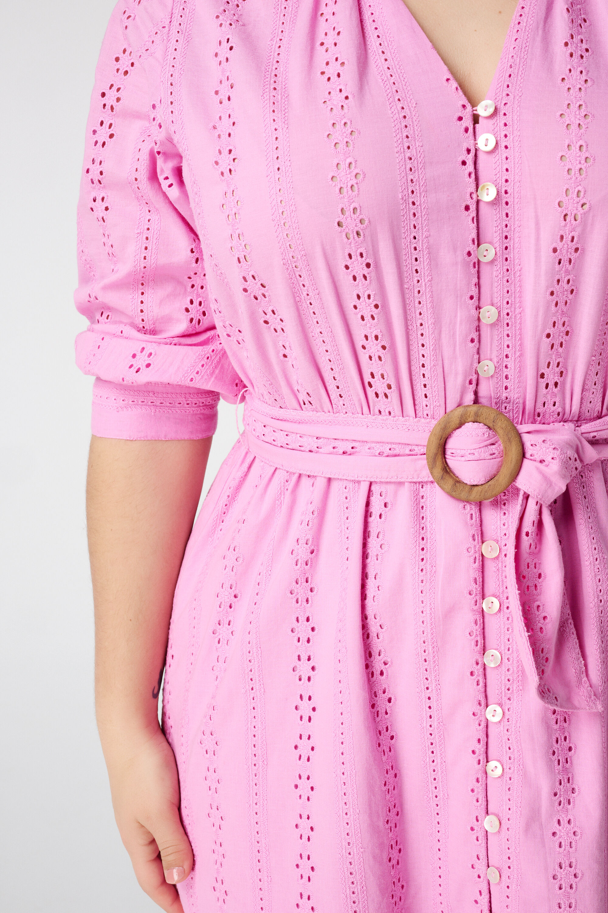 Kleid mit Lochstickerei  image number 4