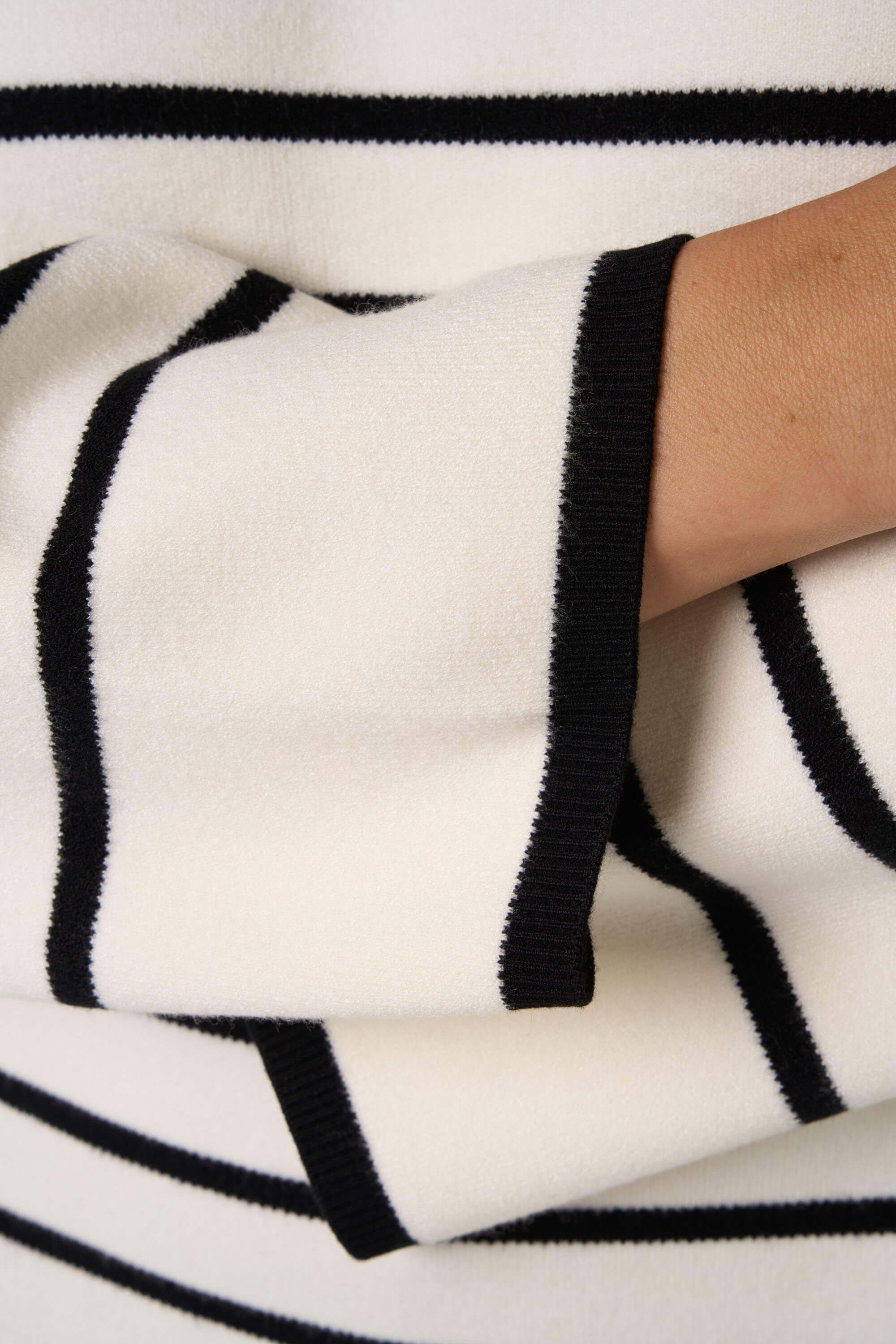 Gestreifter Pullover  image number 5