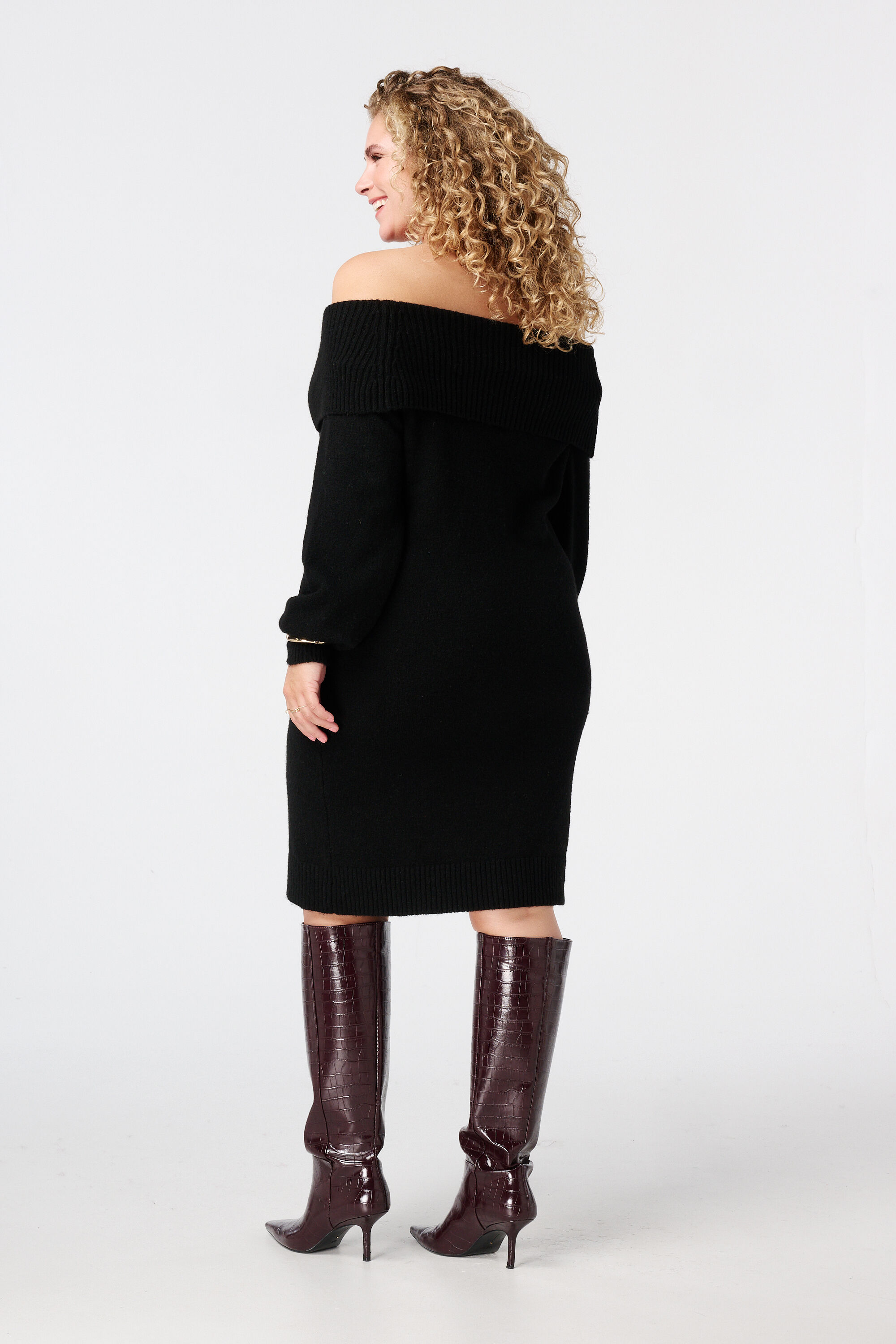 Strickkleid mit schulterfreiem Ausschnitt image number 3