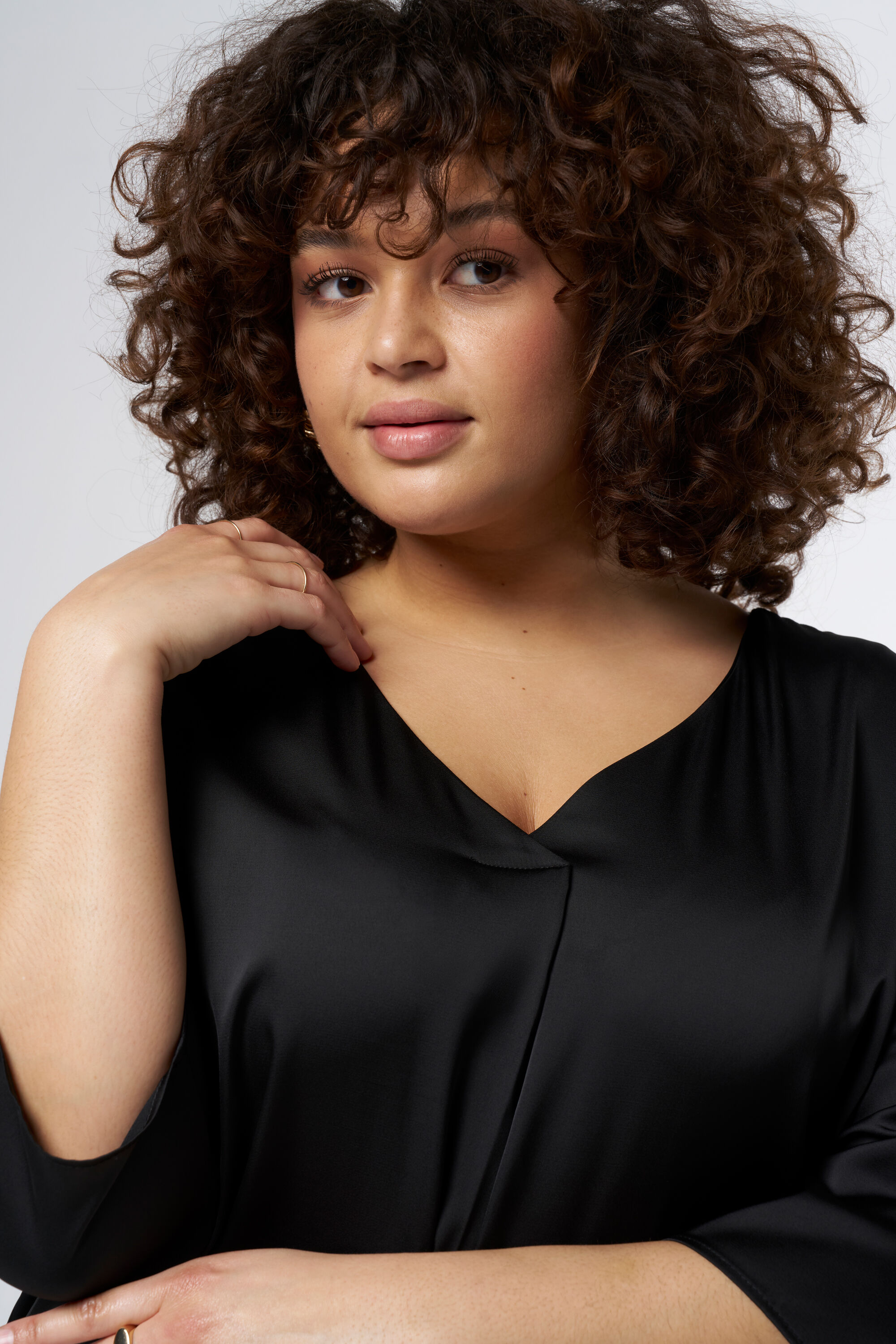 Gerade geschnittenes Satinkleid image number 4