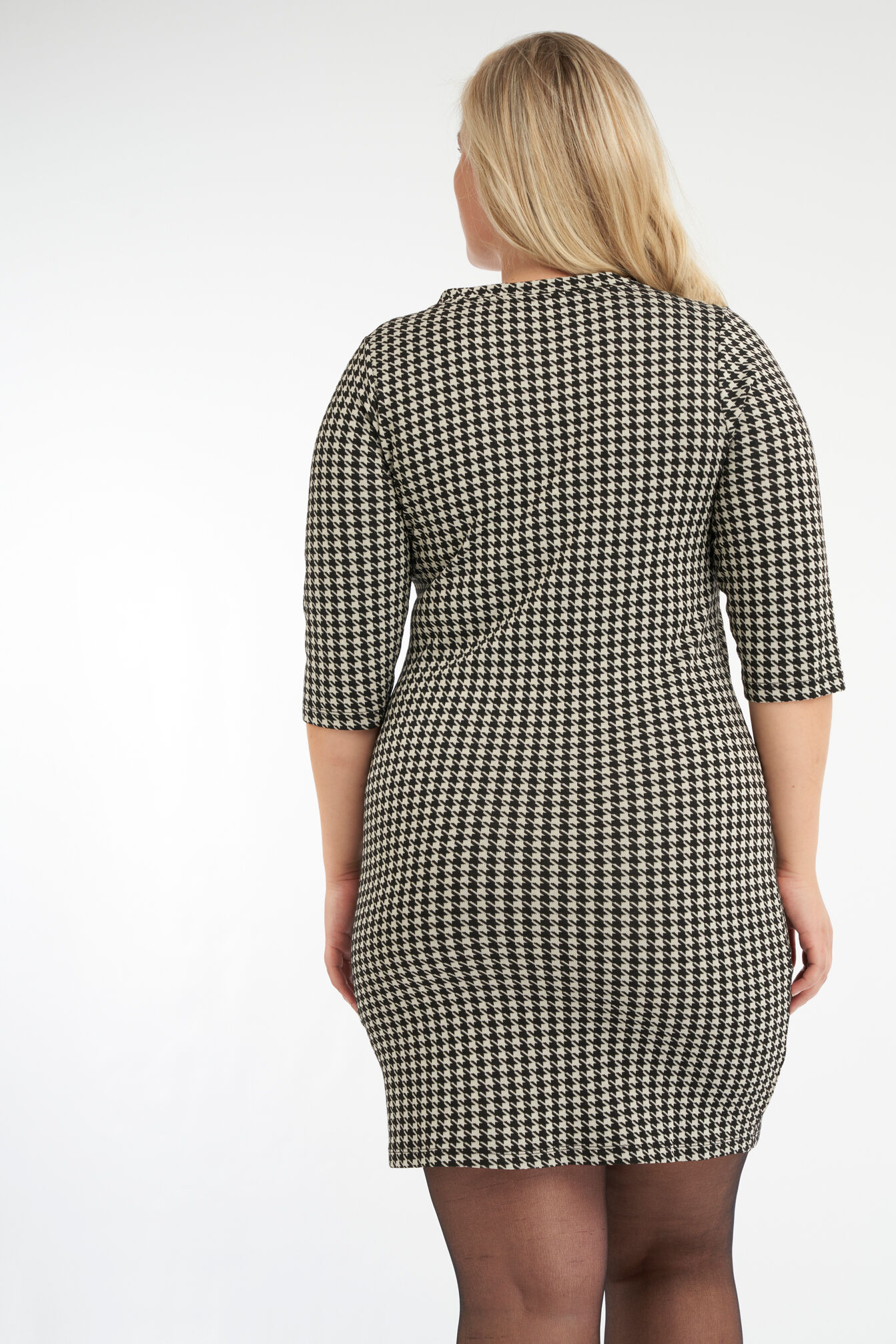 Figurbetontes Kleid mit Knopfelement image number 3