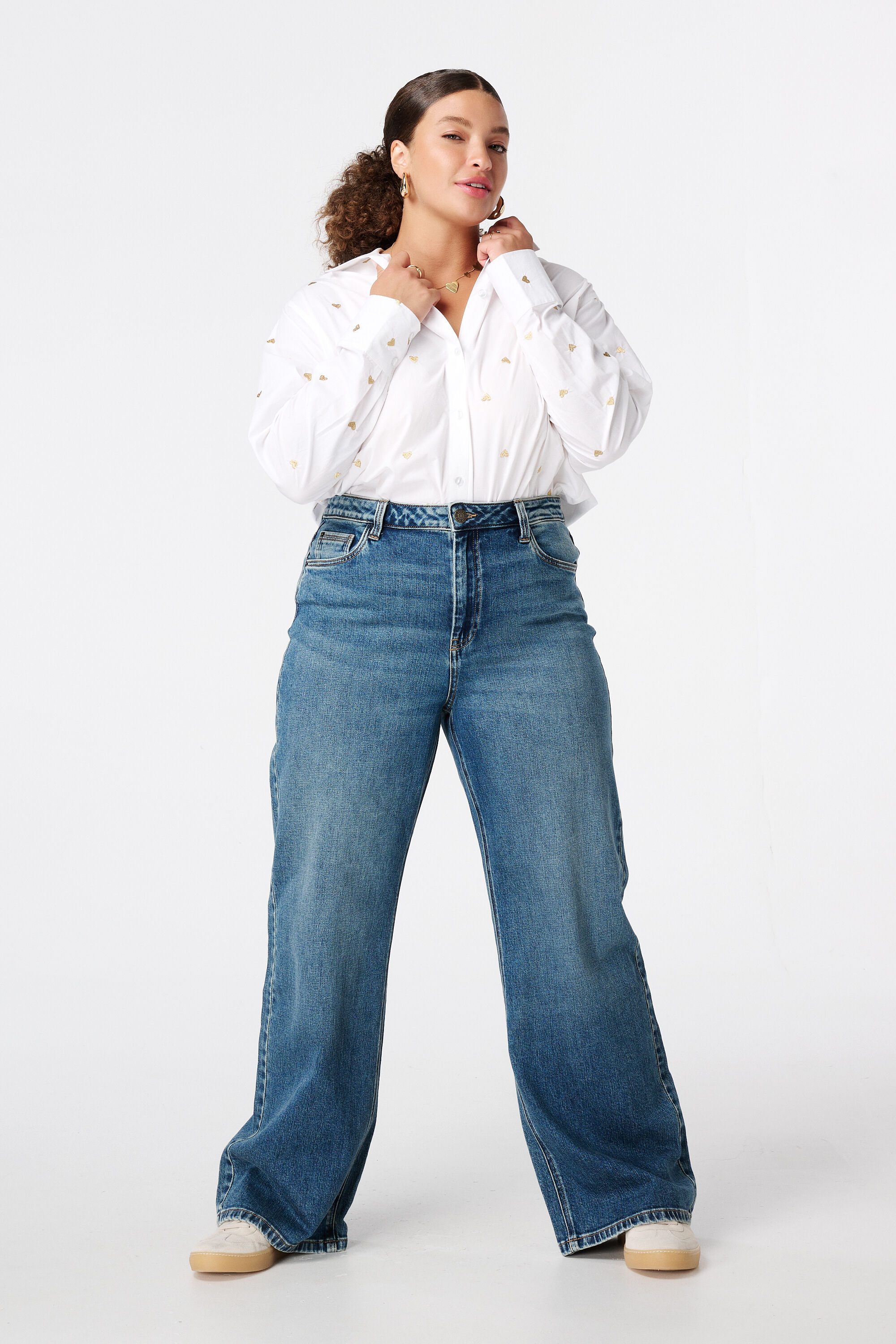 Bluse mit aufgestickten Herzen image number 5