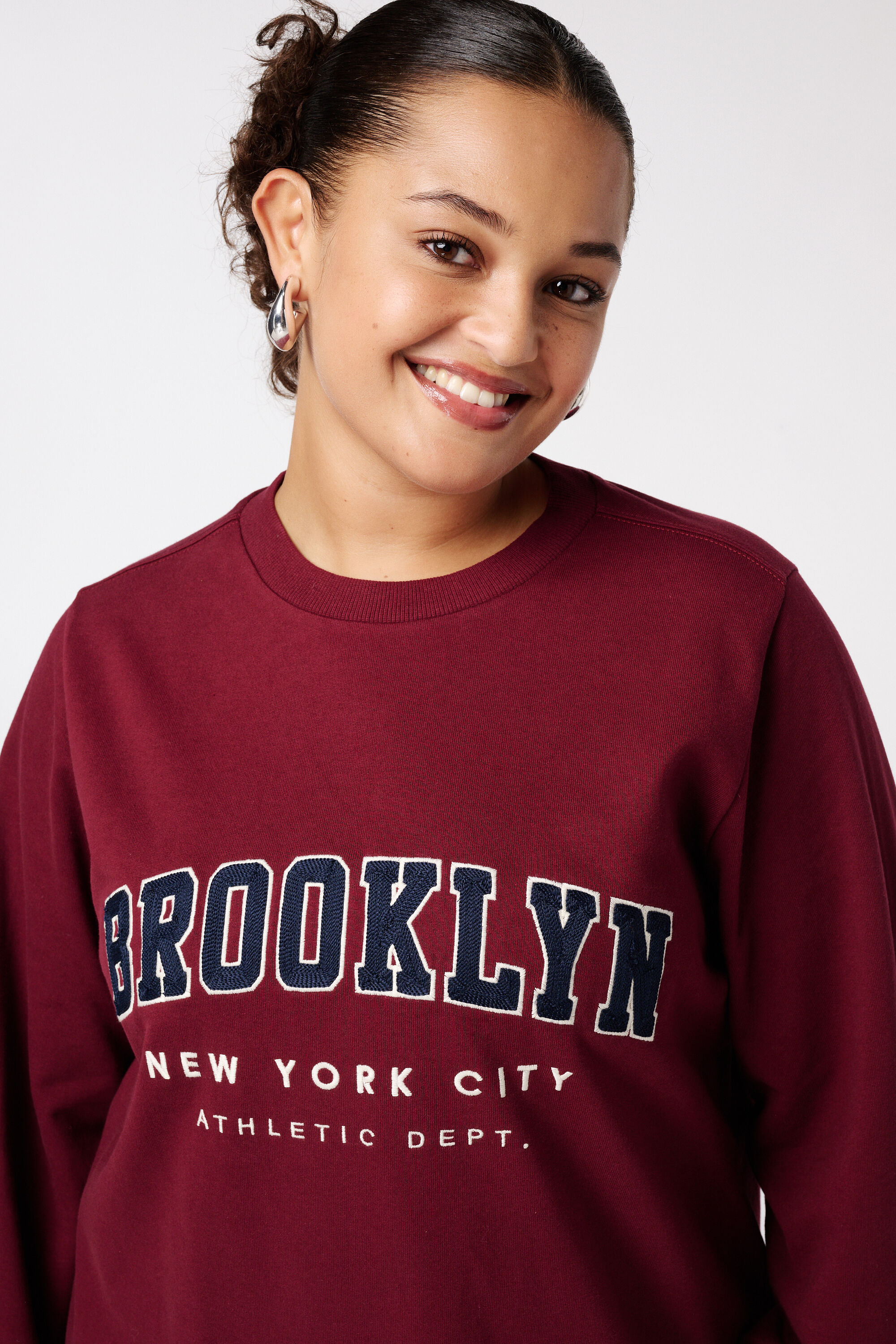 Sweaterkleid mit Schriftzug image number 4