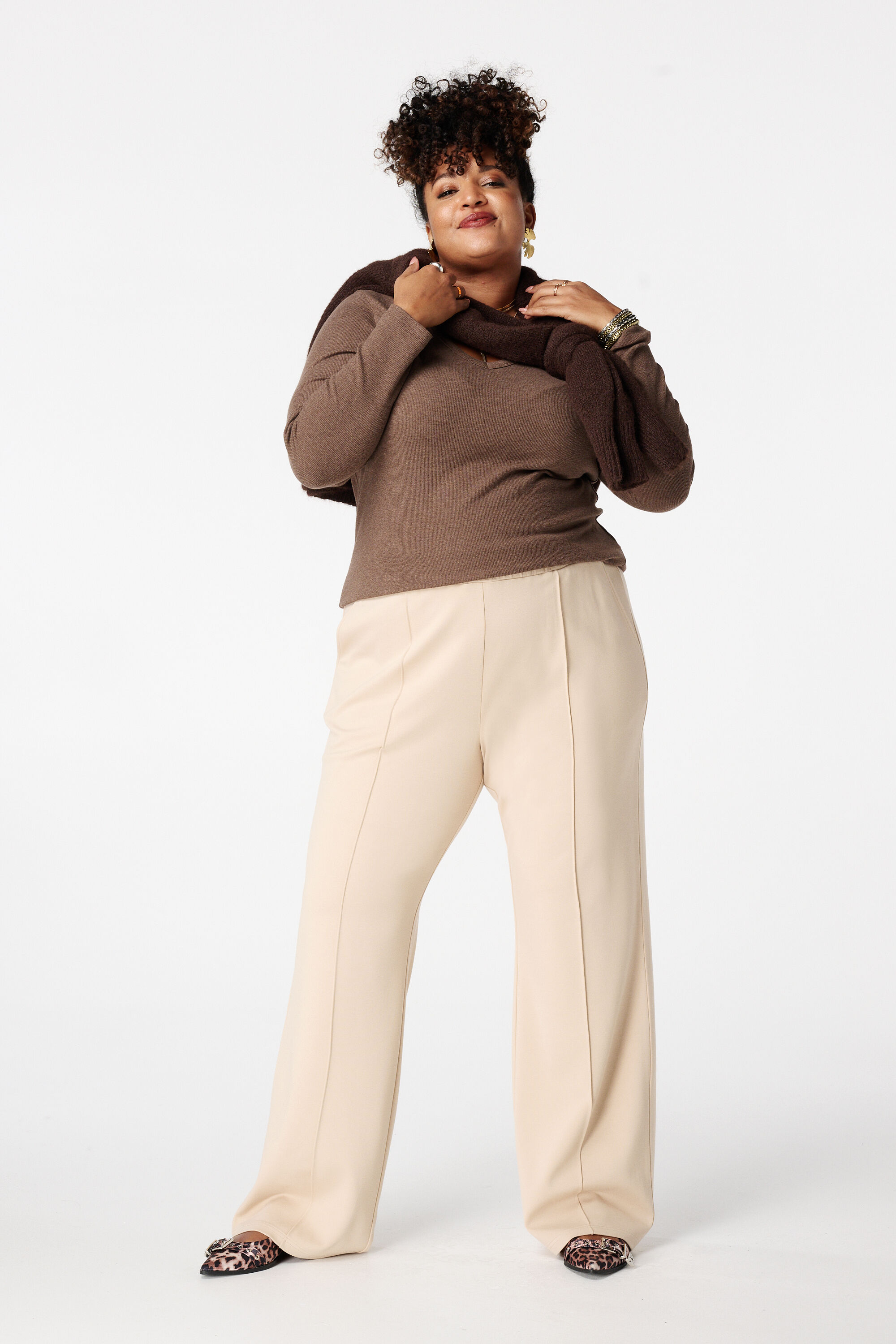 Weit geschnittene Hose mit Ziern&auml;hten