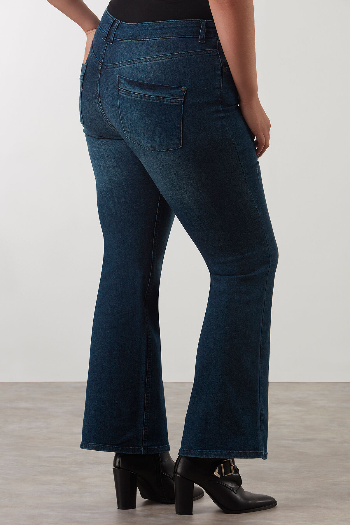 SHAPING Bootcut-Jeans image number 3