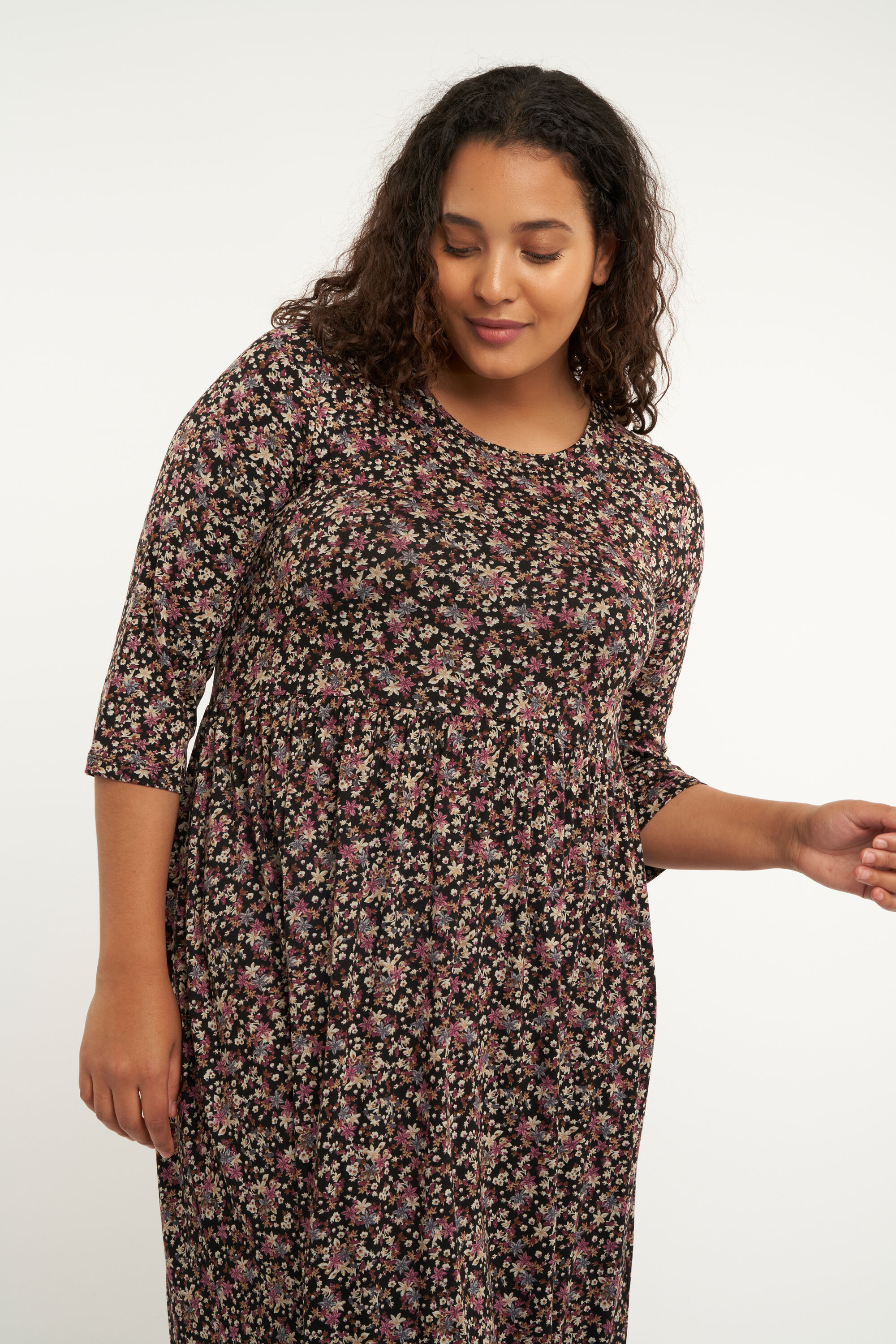 Langes Kleid mit Print  image number 5