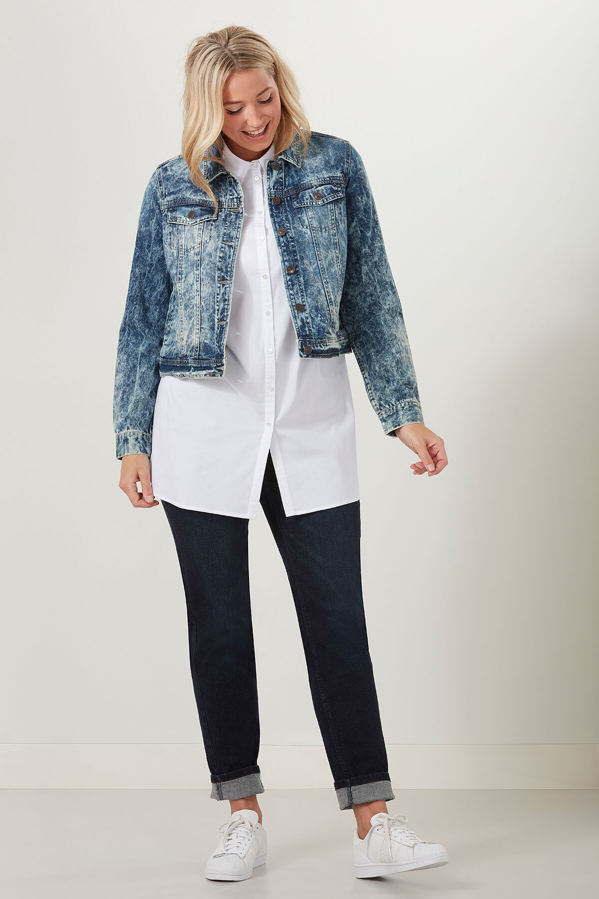 Jeansjacke mit Kunstperlen image number 3