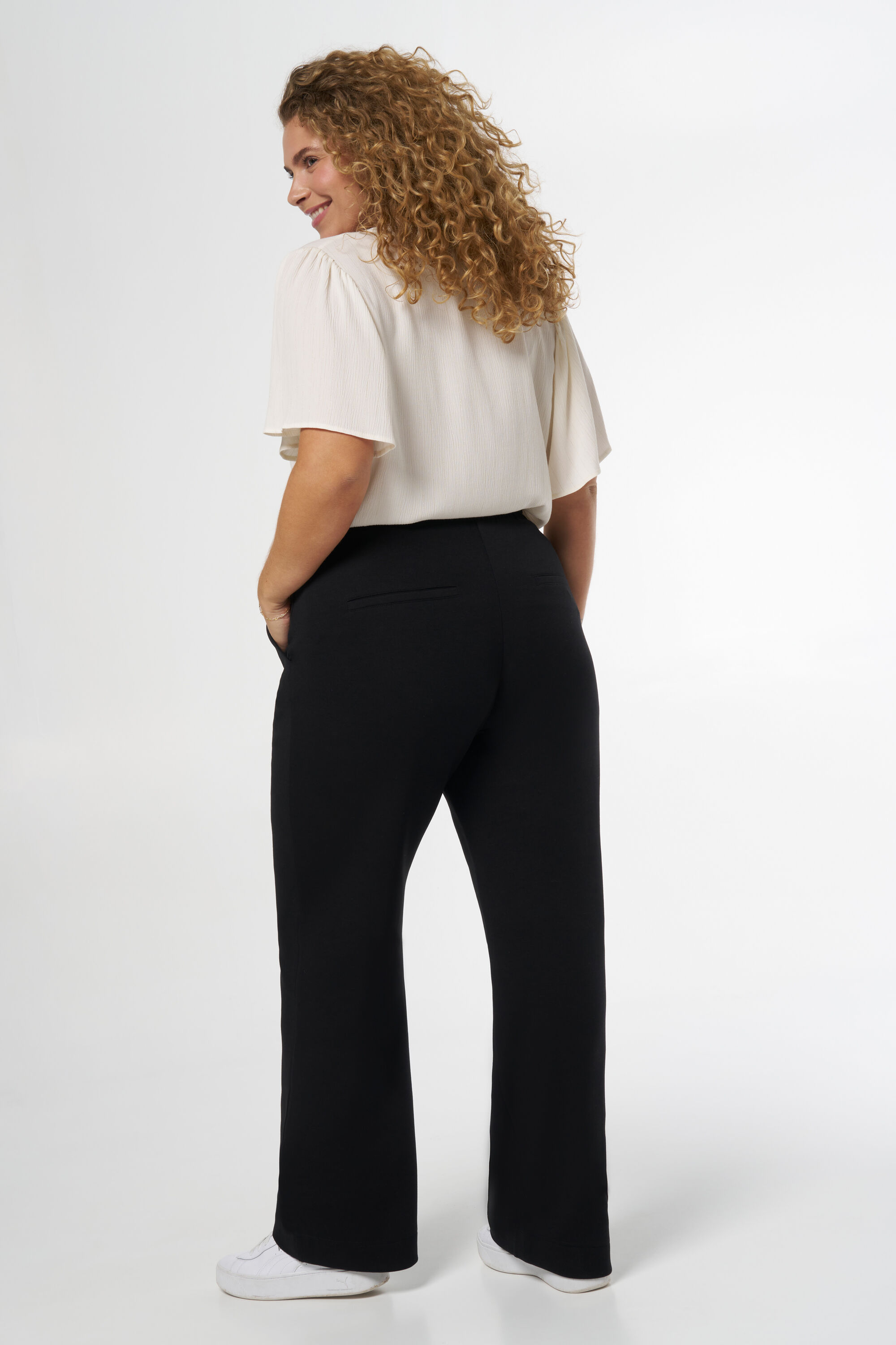 Jeans mit Ziernaht  image number 3