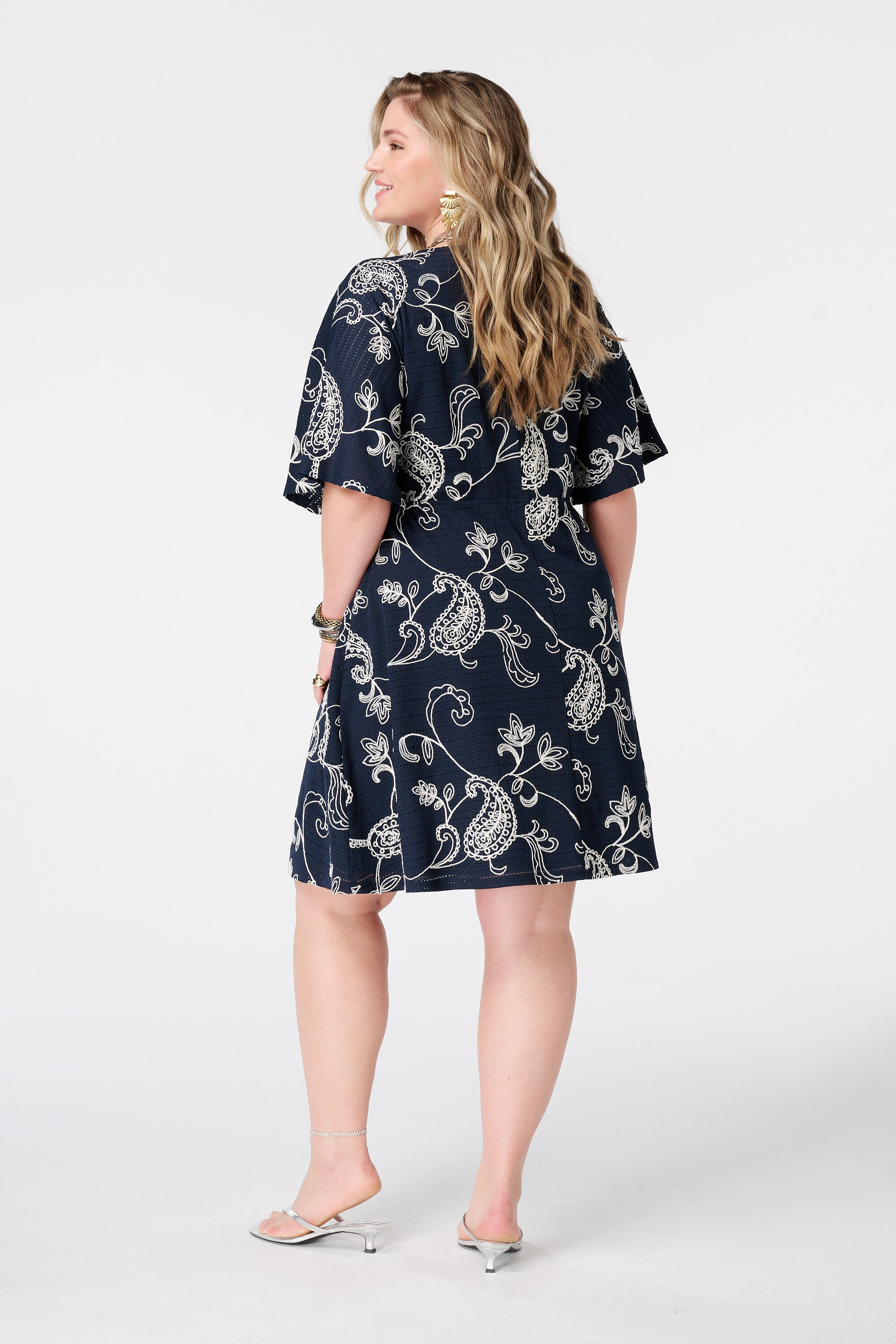 Kurzes Kleid mit Schmetterlings&auml;rmeln image number 3