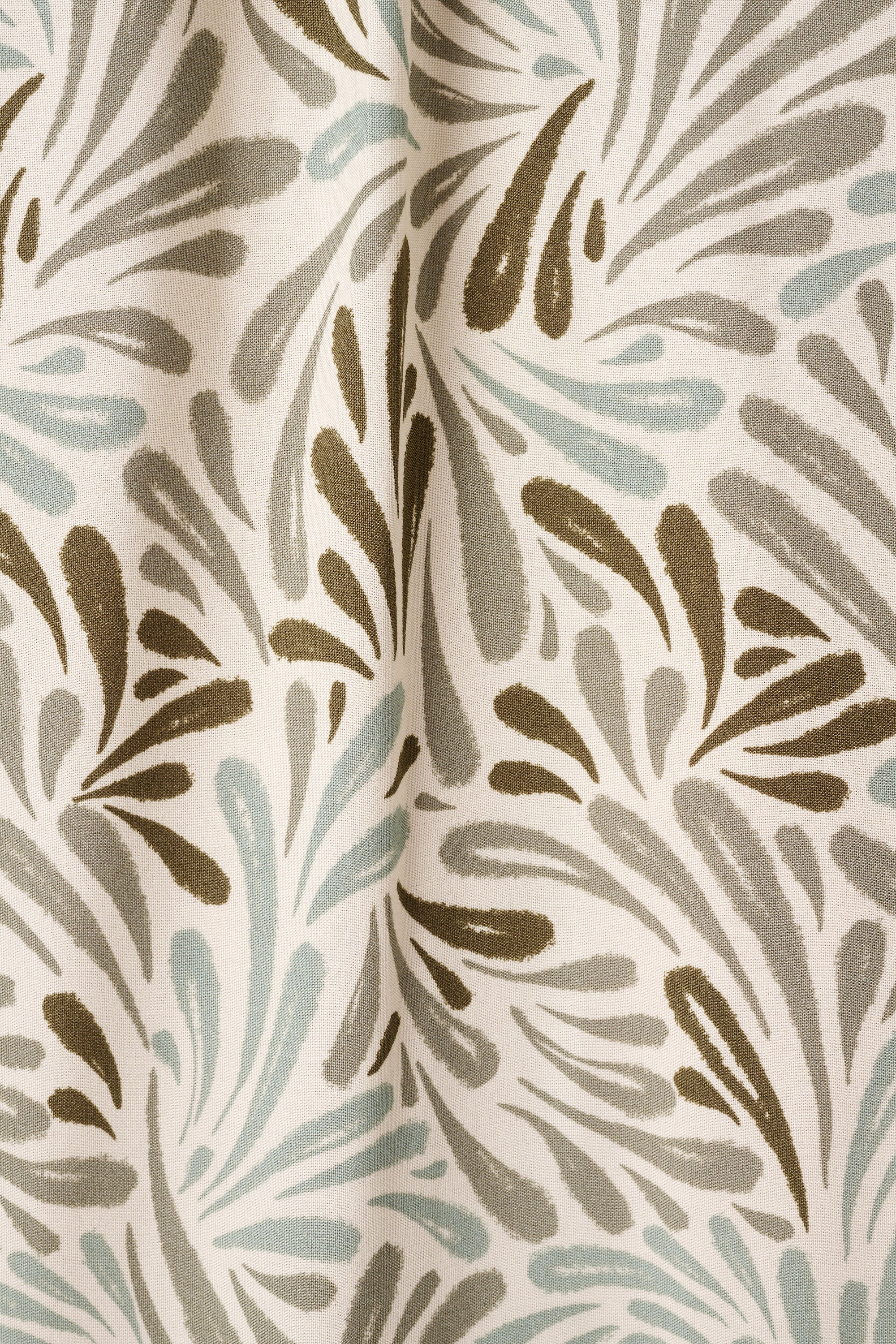 Leichtes Kleid mit V-Ausschnitt image number 4