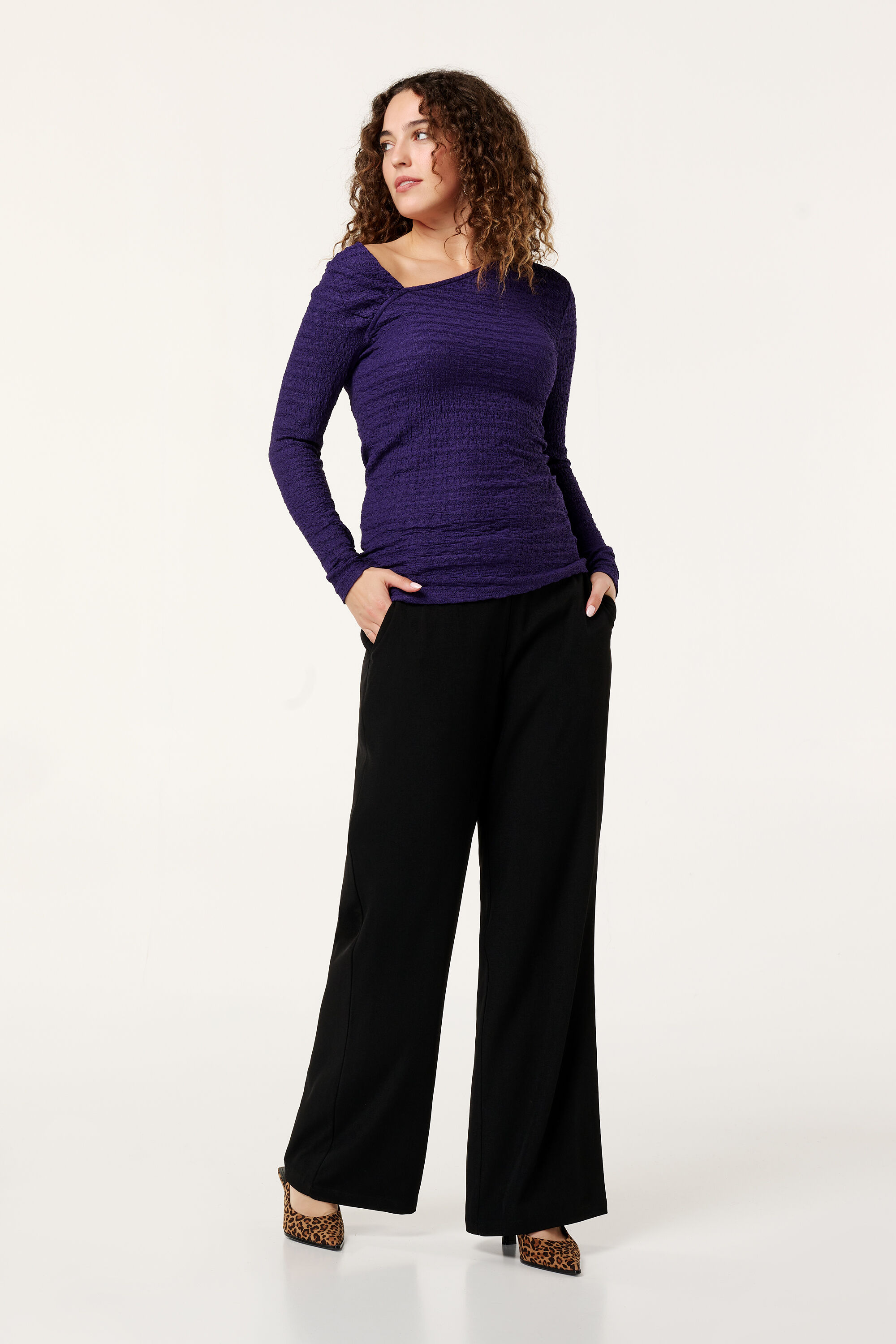 Top mit asymmetrischem Ausschnitt  image number 5