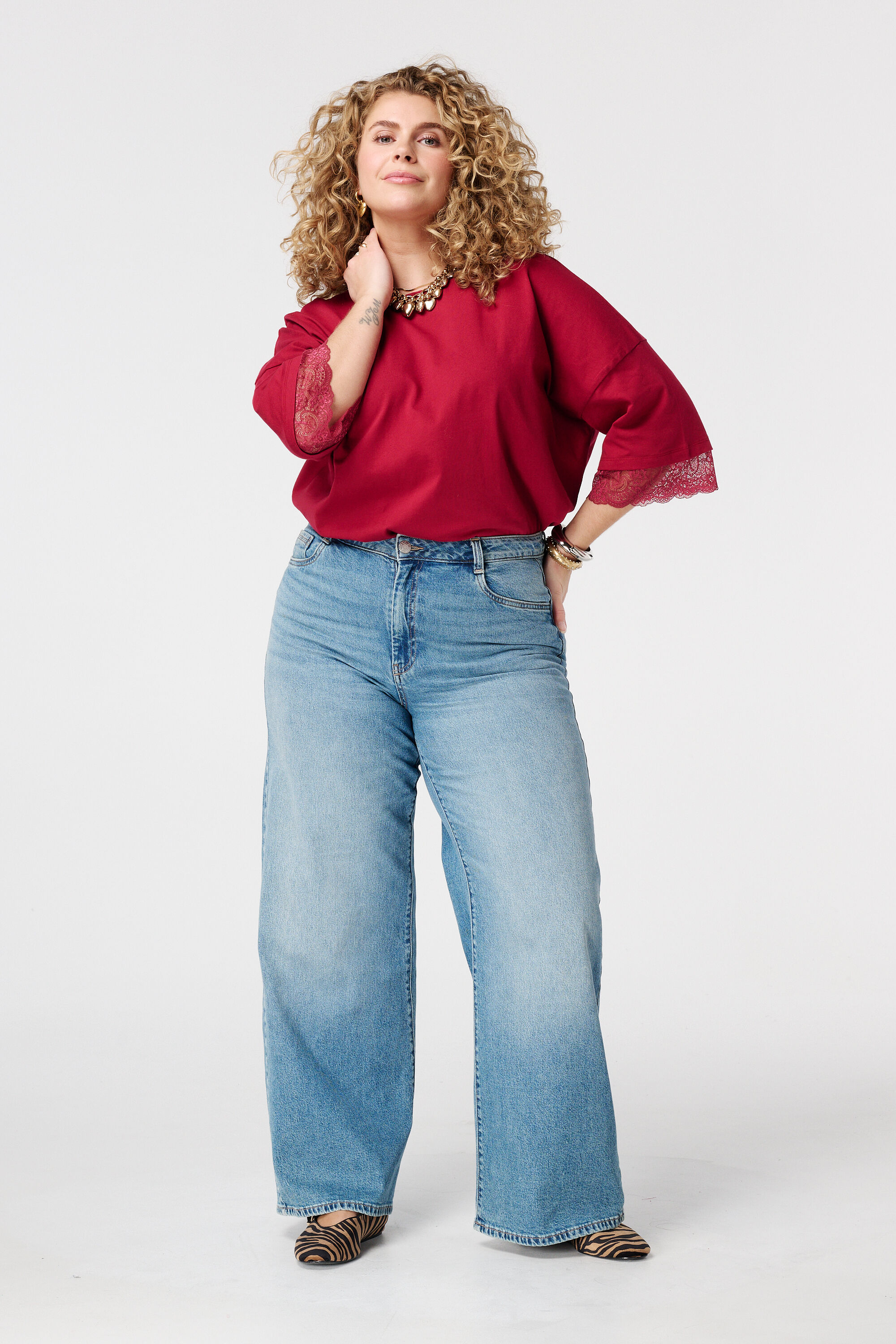 T-Shirt mit Spitzendetails image number 5