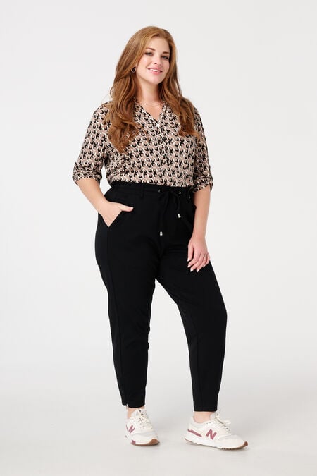 Schlank geschnittene Hose Schlank geschnittene Hose