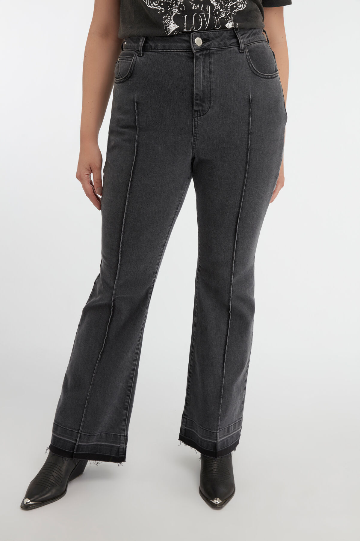 Ausgestellte Jeans mit hoch geschnittener Taille image number 5
