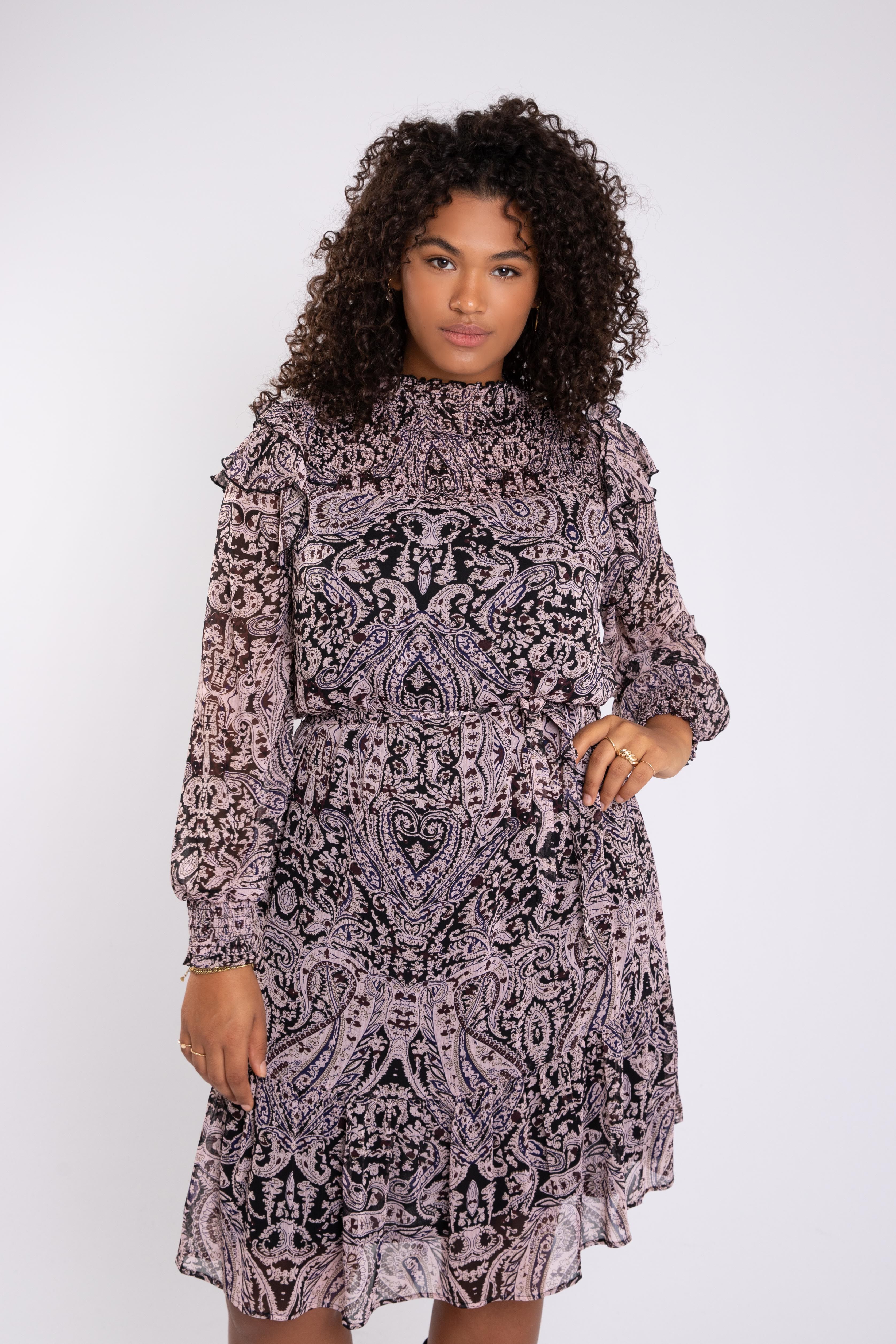 Kleid mit Smockdetail image number 5