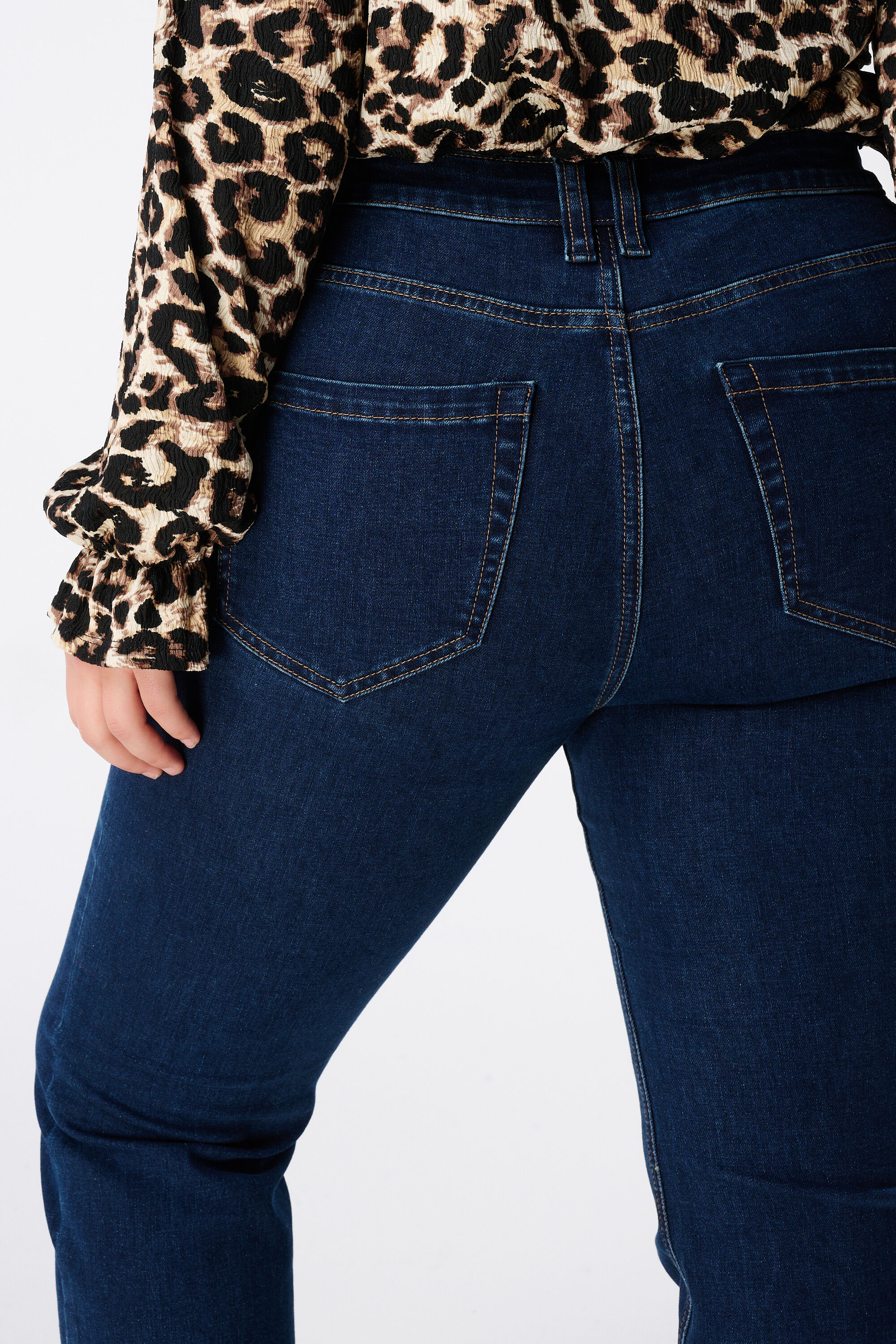 Jeans mit ausgestelltem Bein JASMIN image number 5