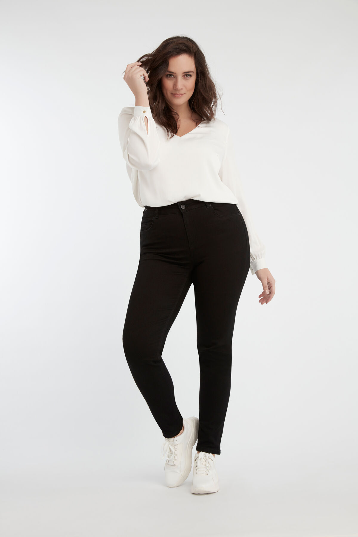 IRIS Slim-Leg Jeans image number 7