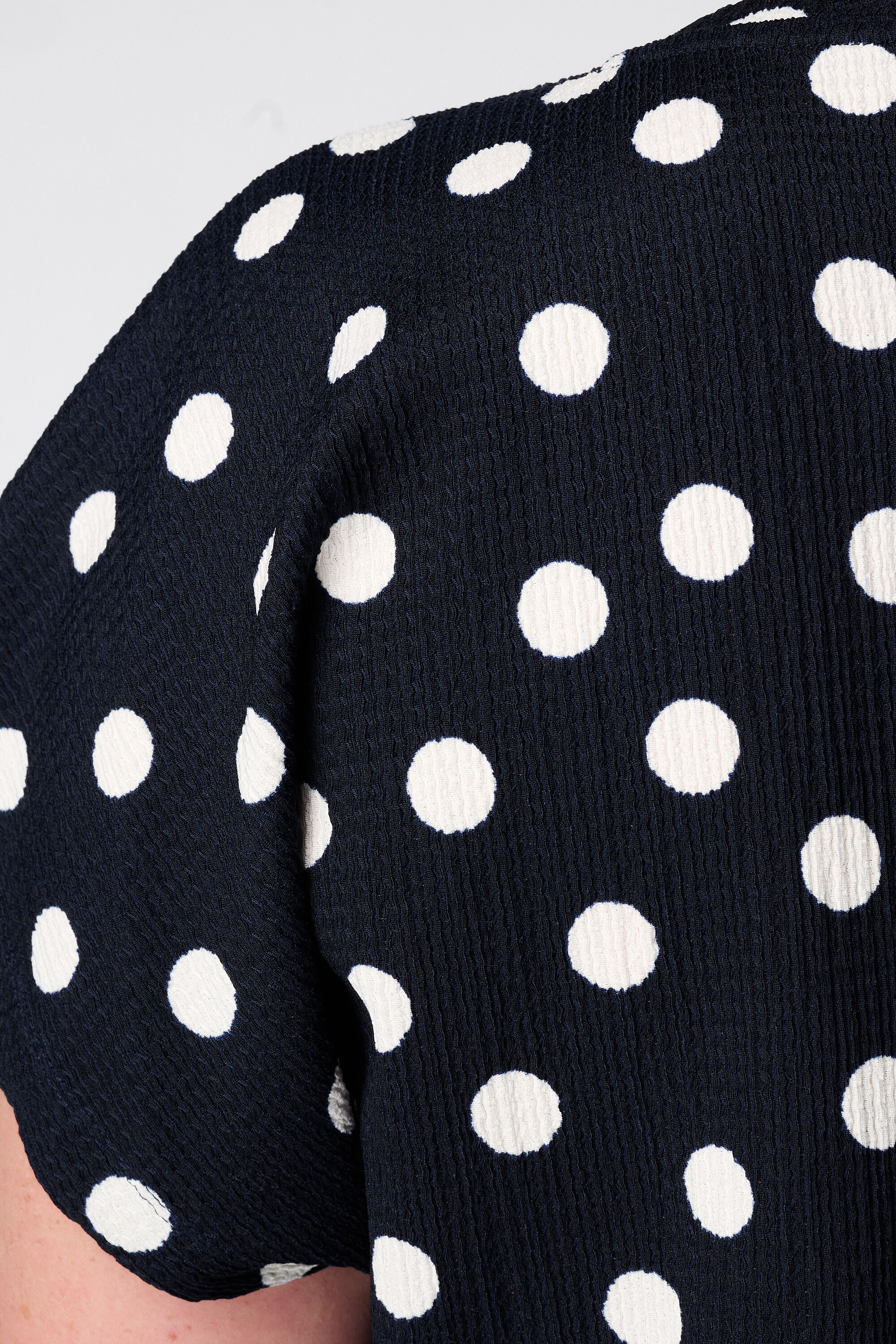 Top mit Polka Dot Muster image number 6