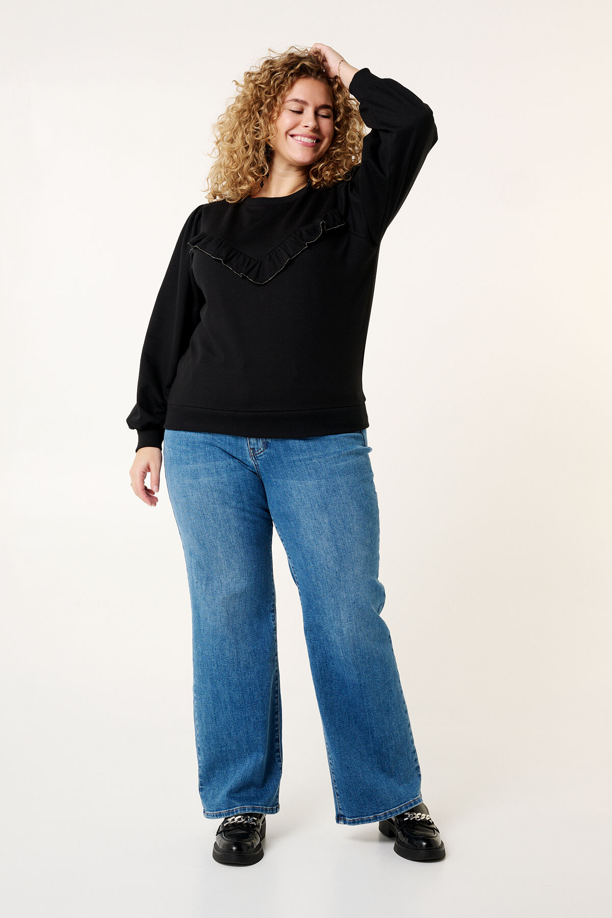 Pull avec volants image number 5