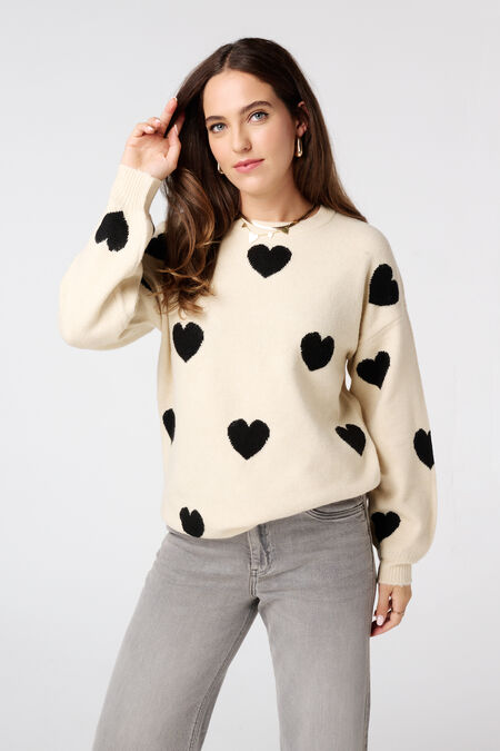 Gestrickter Pullover mit Herzmuster Gestrickter Pullover mit Herzmuster