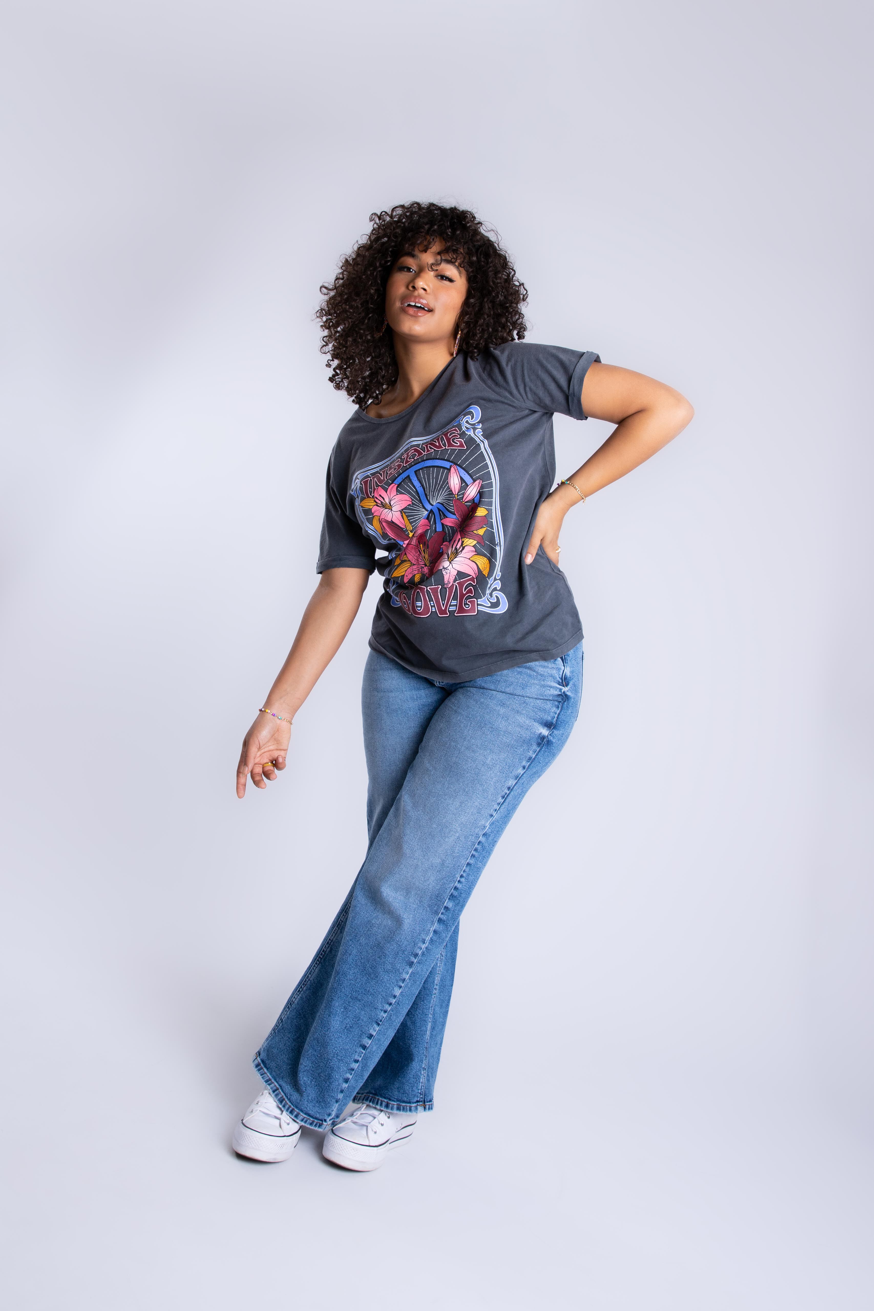 Jeans mit hoher Taille und weitem Bein image number 6