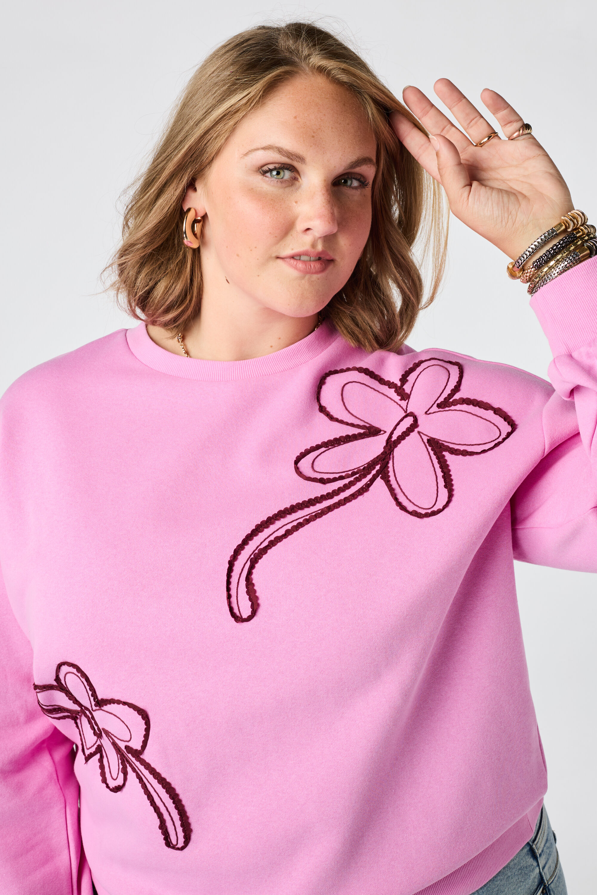 Sweatshirt mit Stickerei image number 4