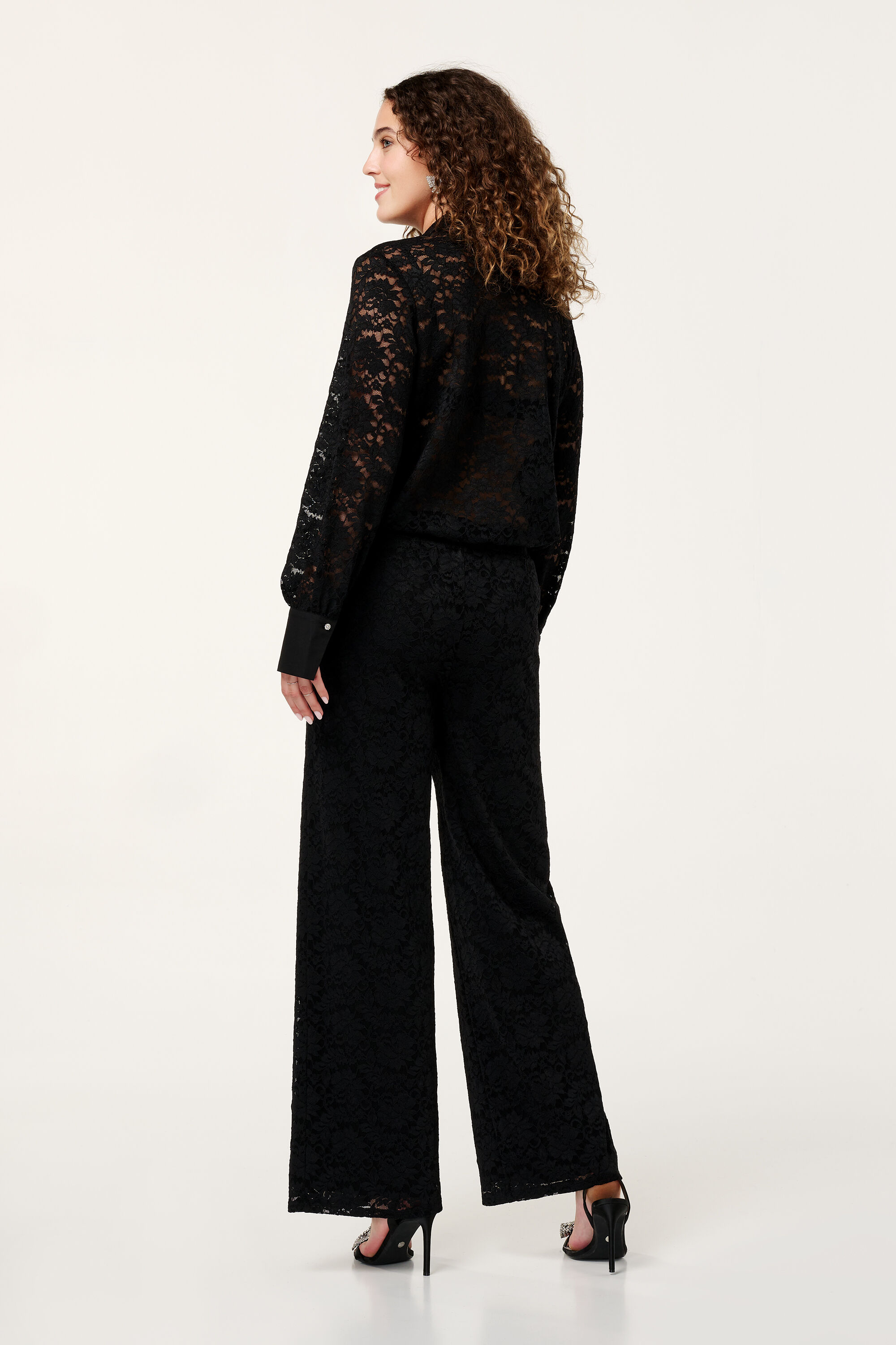 Spitzenhose mit weitem Bein  image number 3